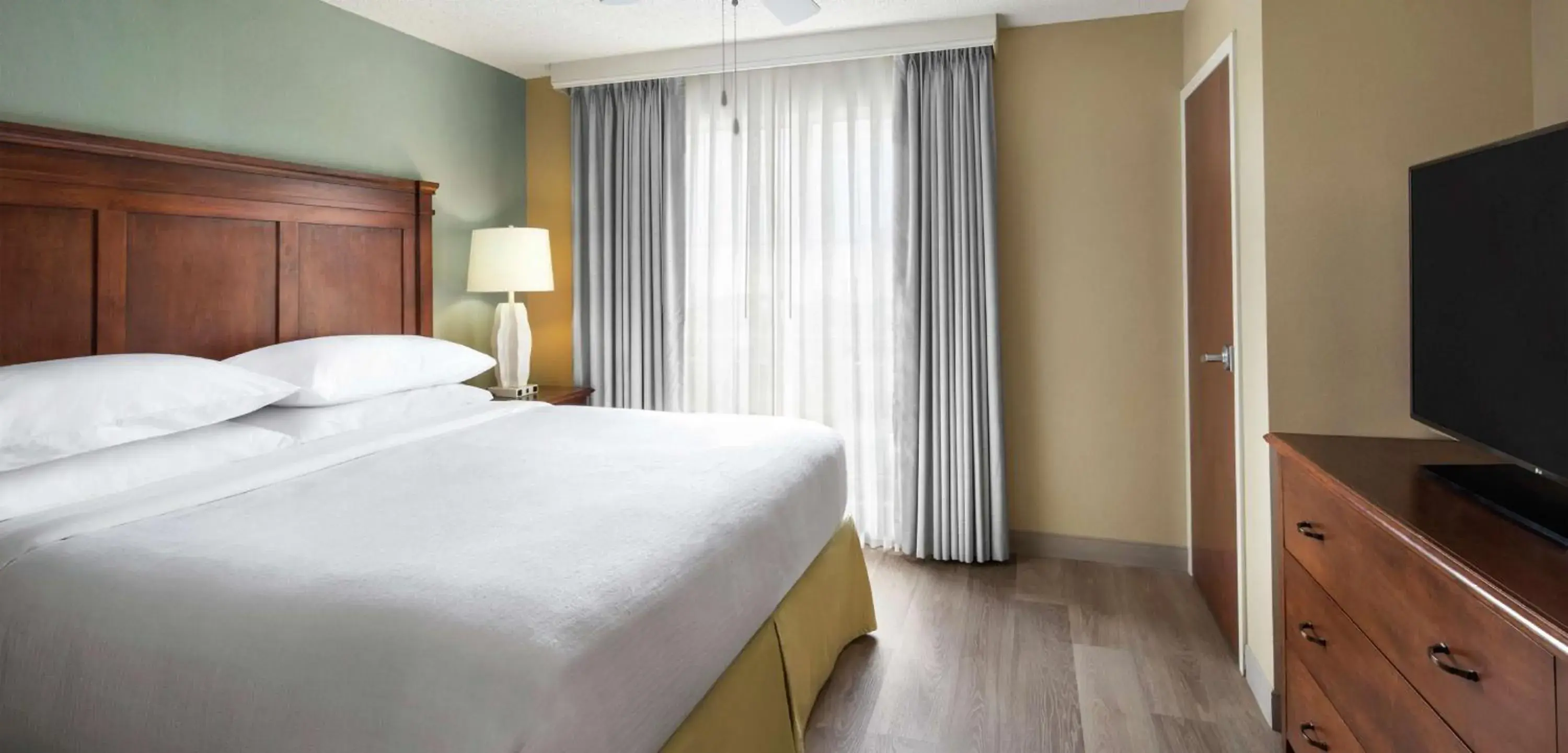 King Room - Mobility Access/Non-Smoking in Embassy Suites by Hilton Destin Miramar Beach King Room - Mobility Access/Non-Smoking in Embassy Suites by Hilton Destin Miramar Beach