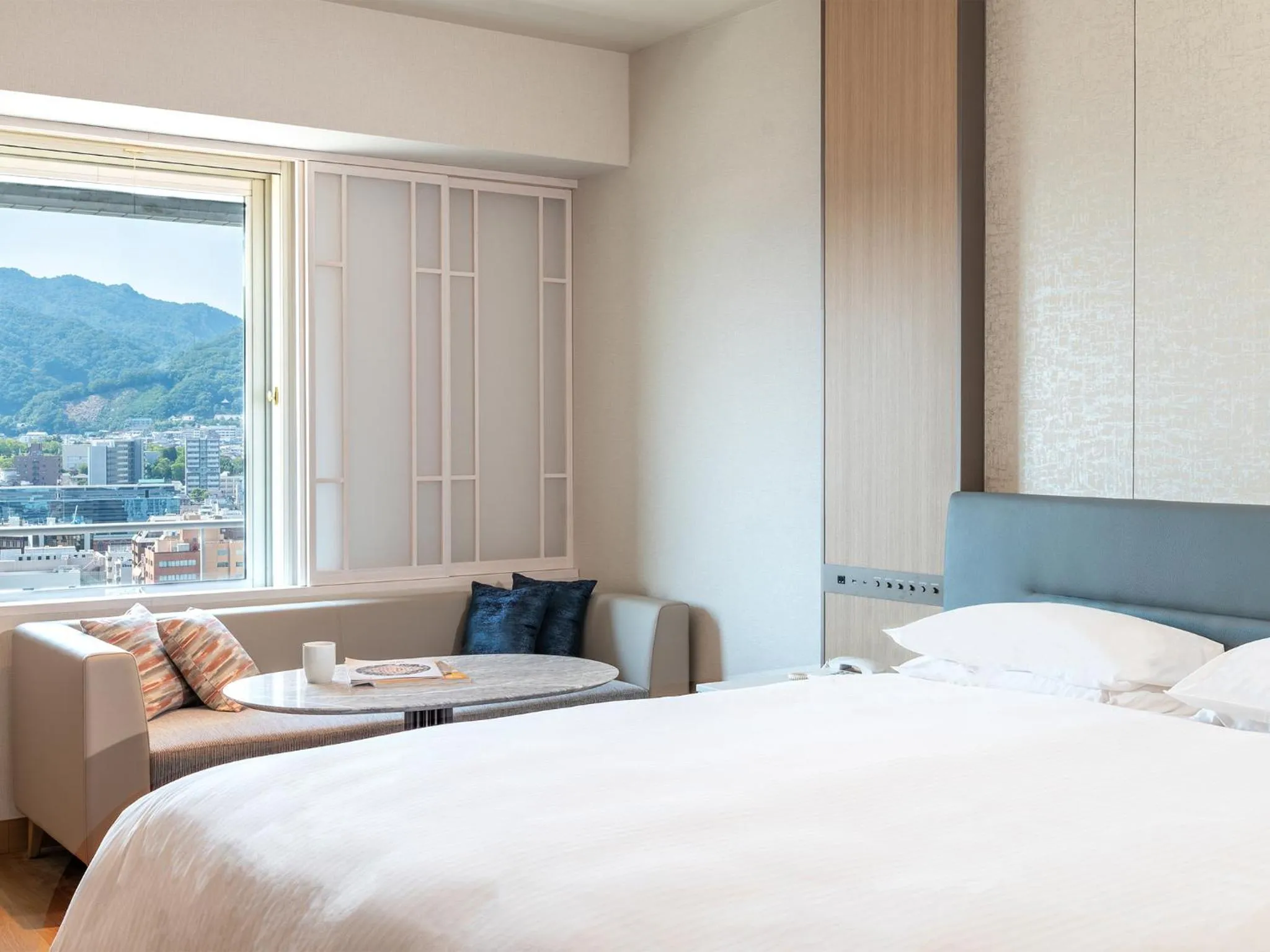 Photo of the whole room, Bed in Hotel Crown Palais Kobe