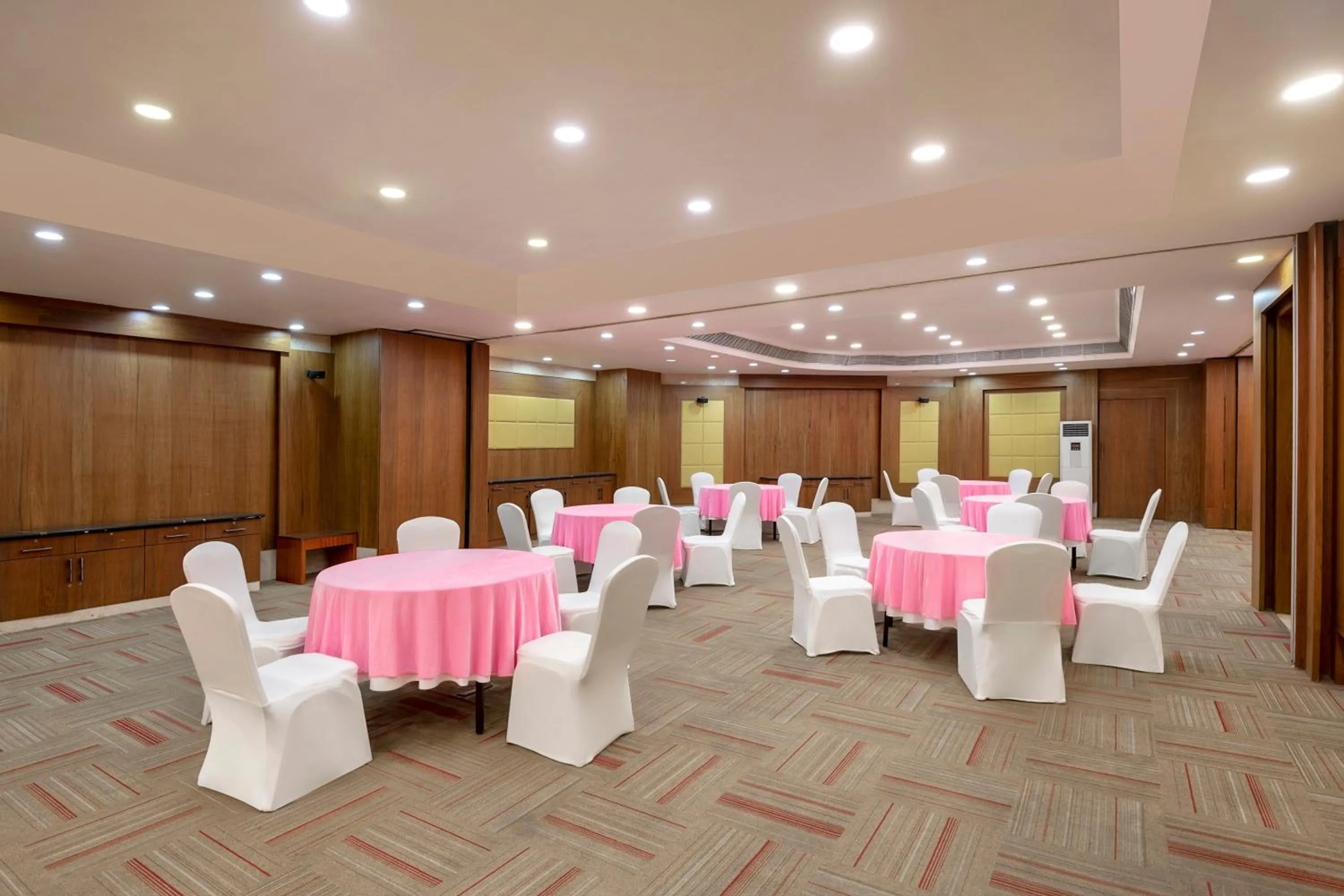 Business facilities in Radisson Blu Kaushambi Delhi NCR