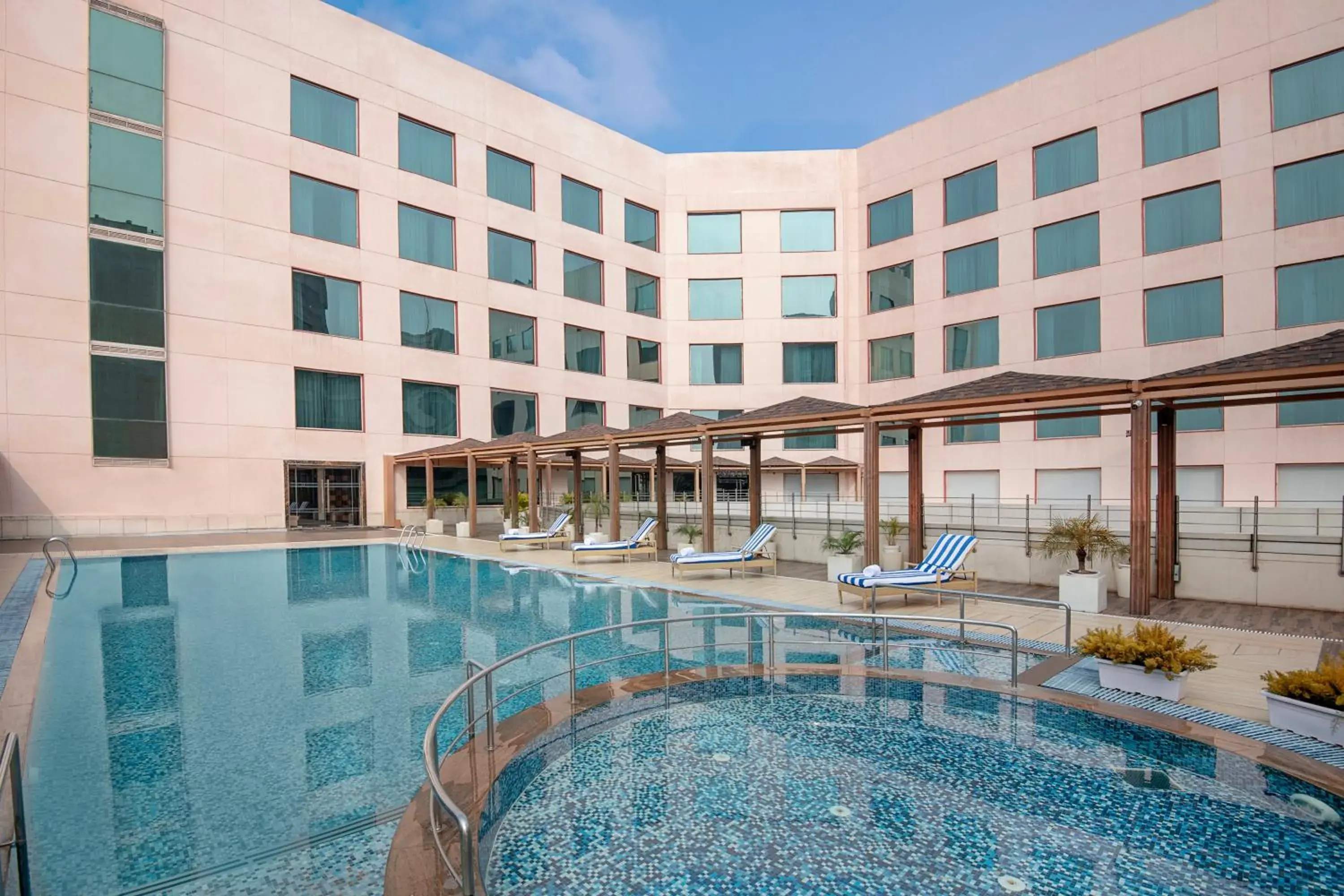 Swimming pool in Radisson Blu Kaushambi Delhi NCR Swimming pool in Radisson Blu Kaushambi Delhi NCR