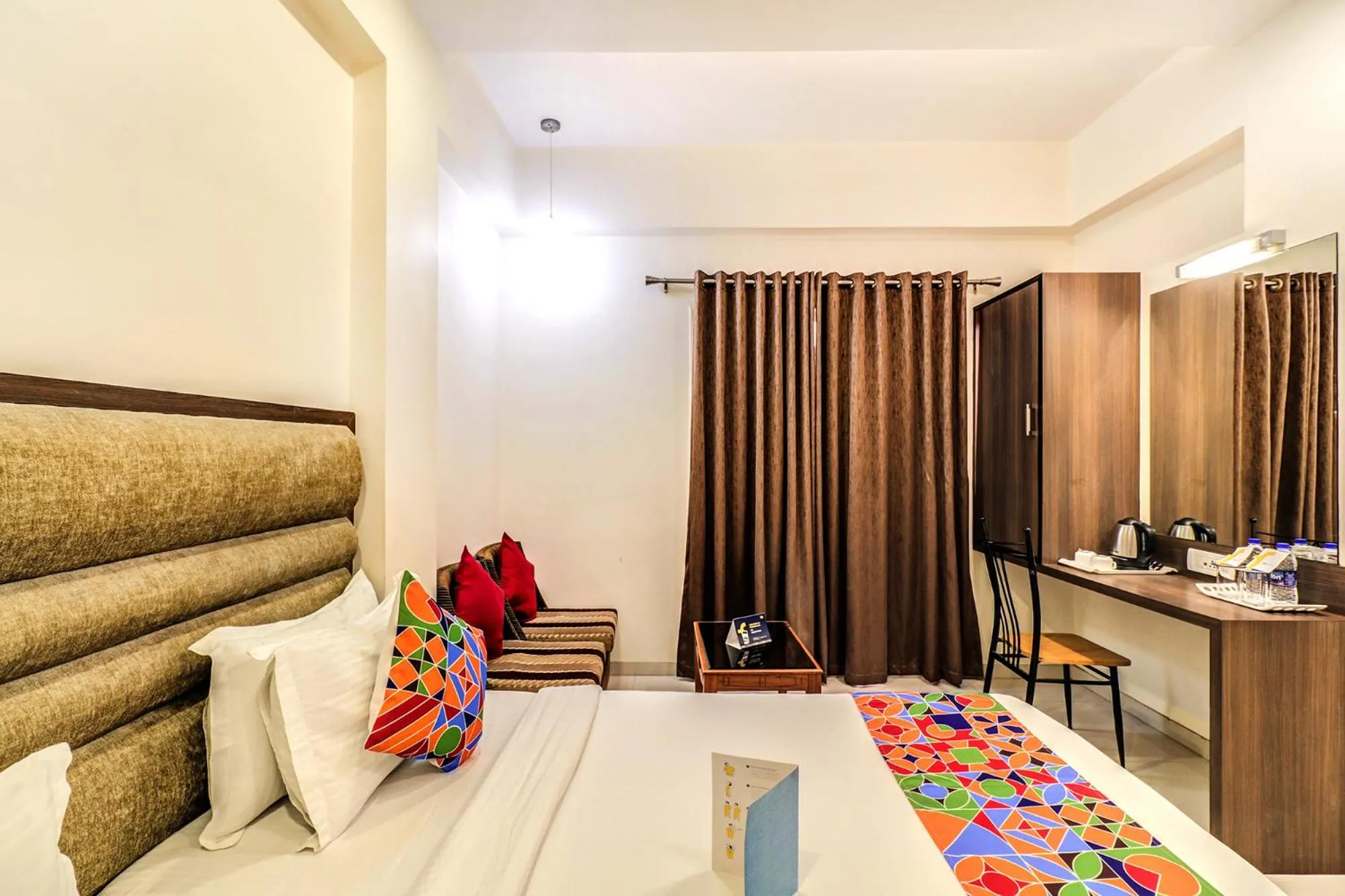 Bedroom, Bed in Hotel Summit