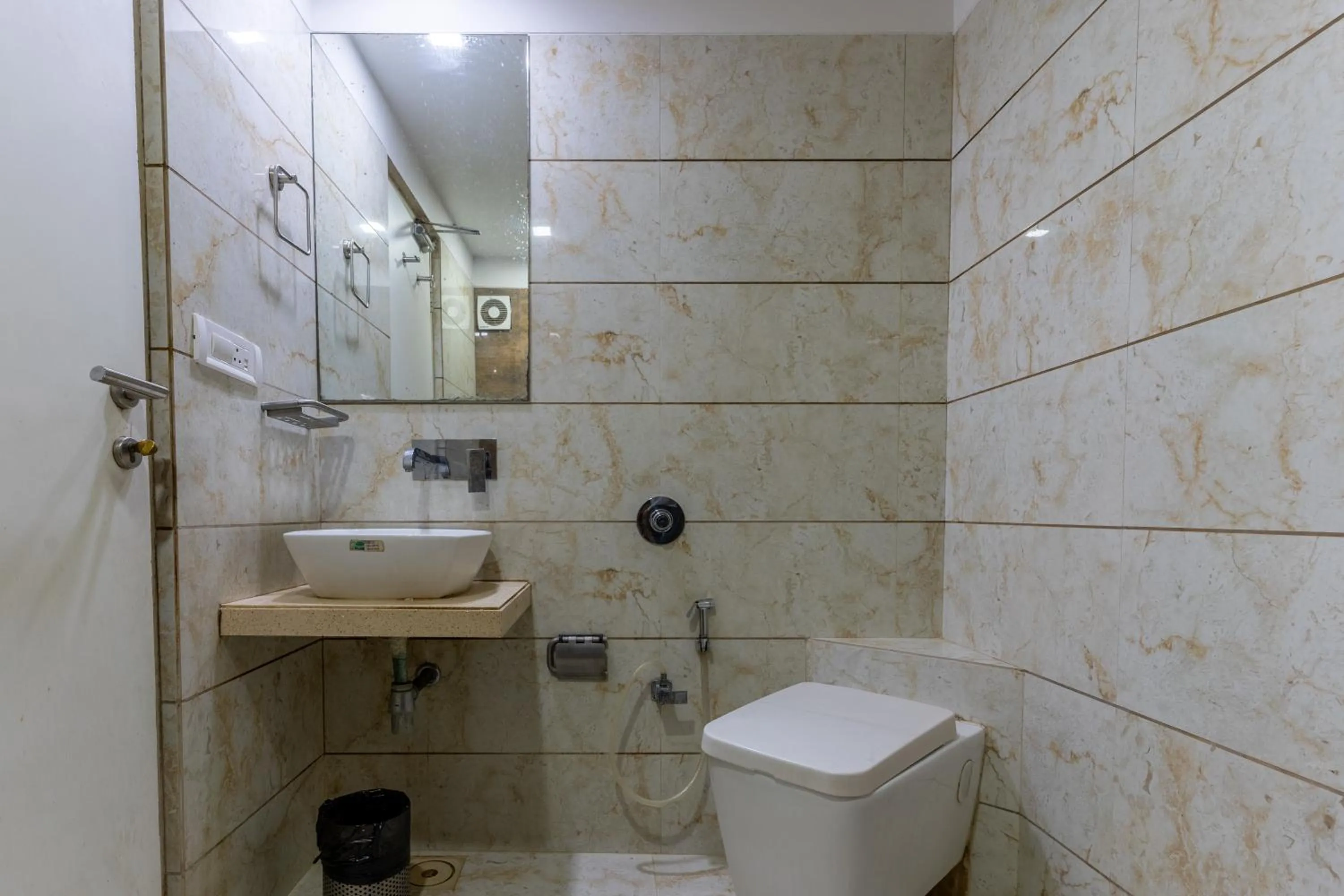 Shower in Hotel Summit