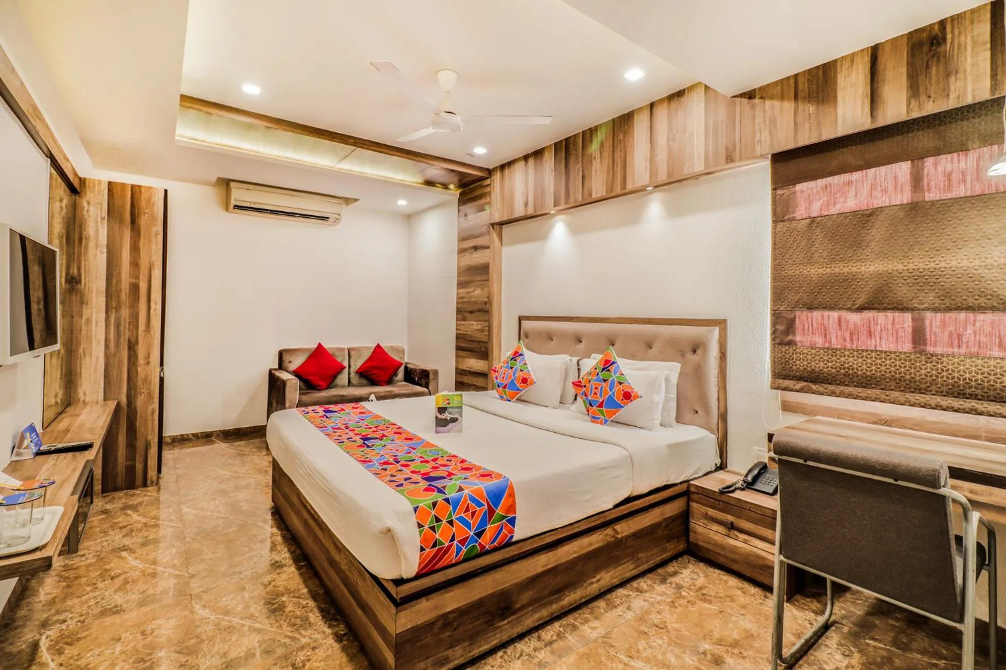 Bedroom, Bed in Hotel Summit