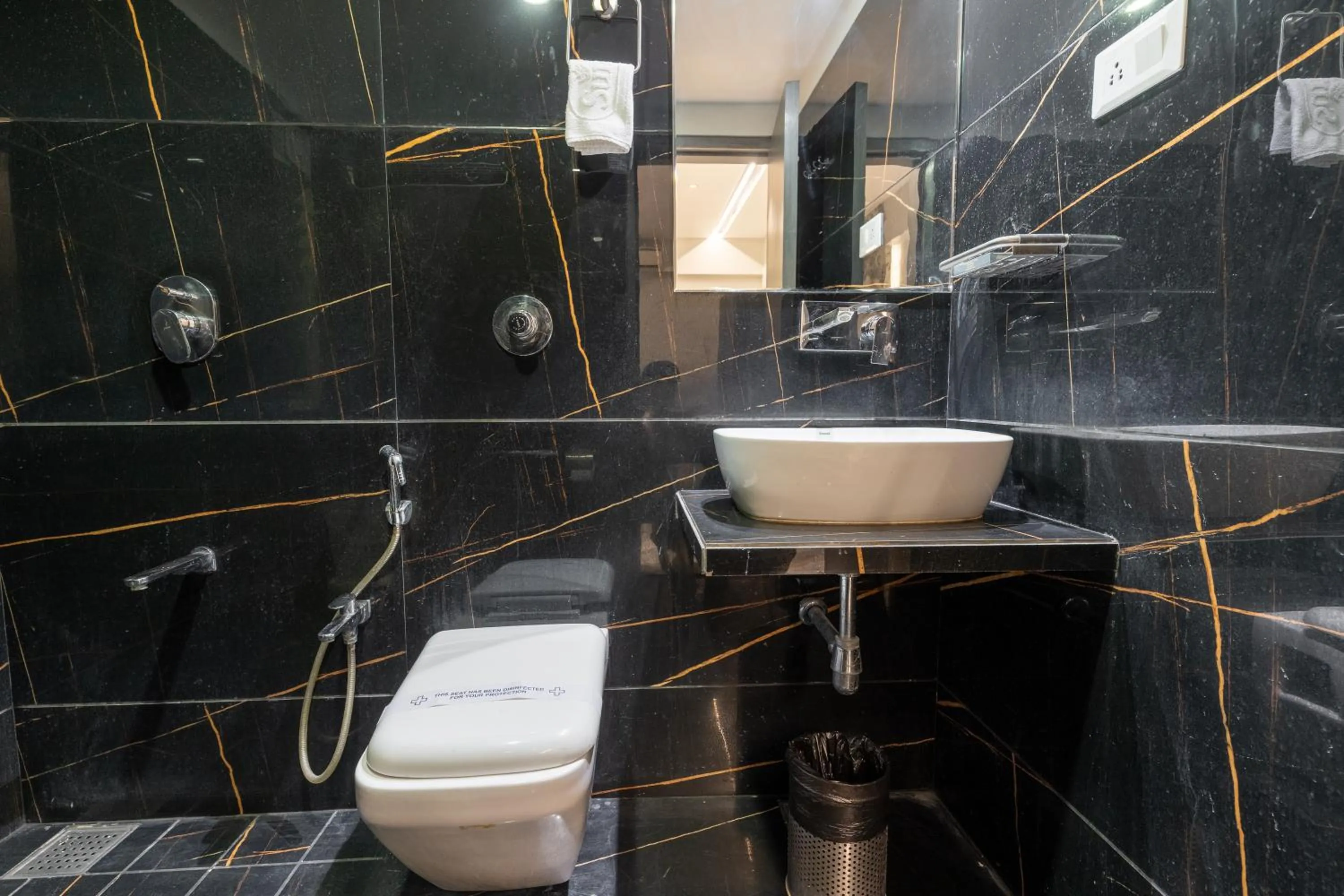 Shower in Hotel Summit