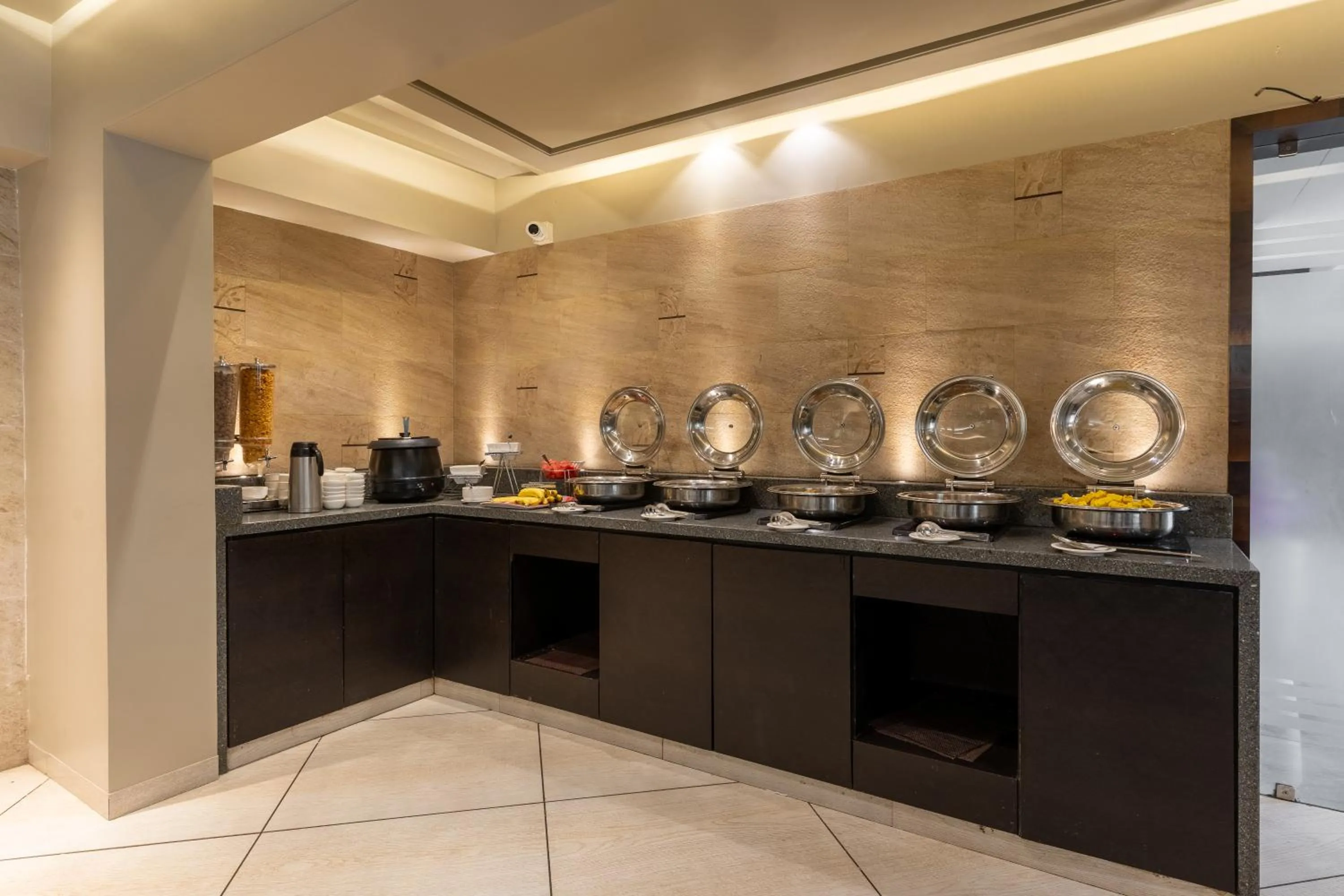 Food and drinks in Hotel Summit