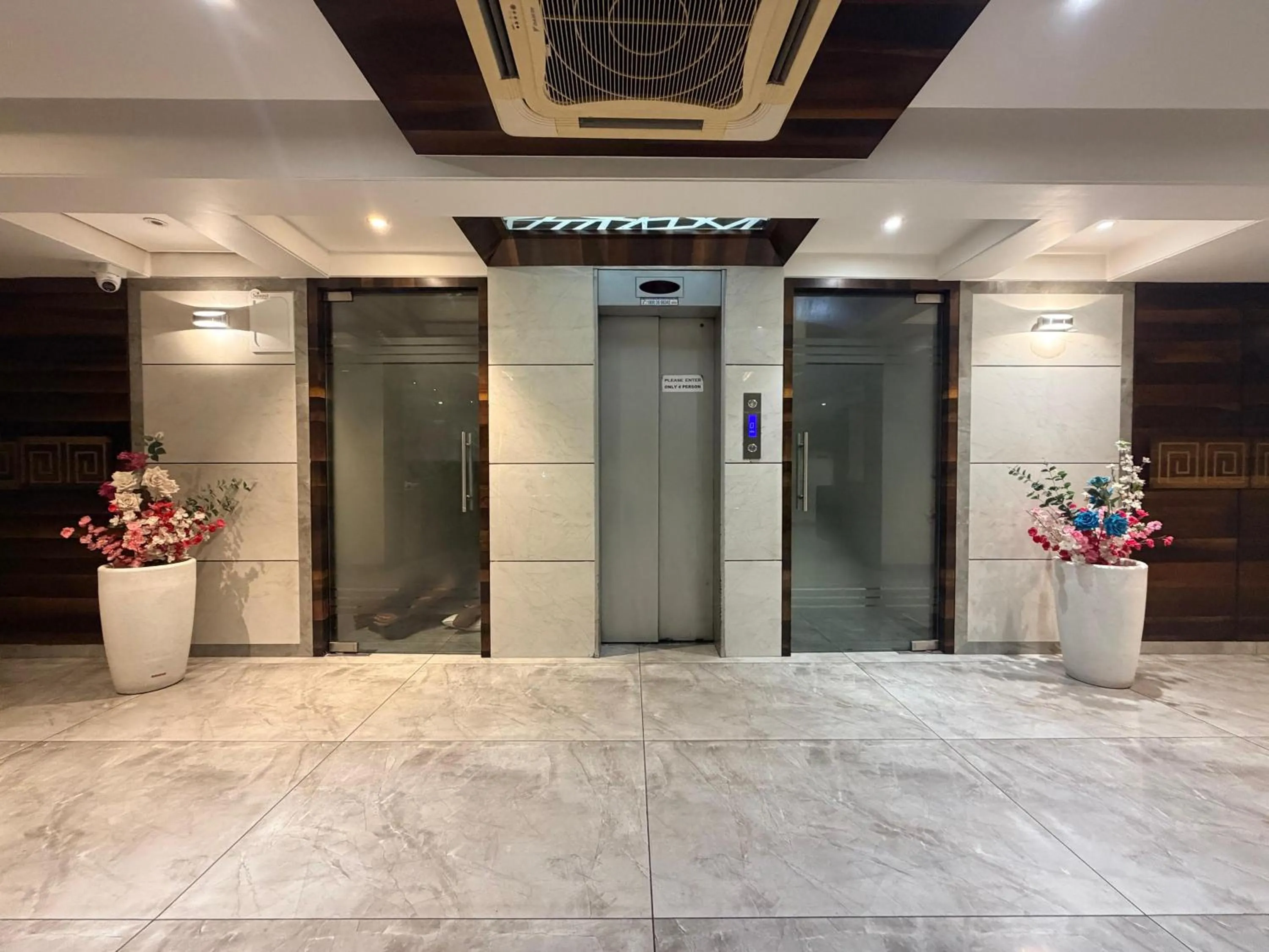 elevator in Hotel Summit