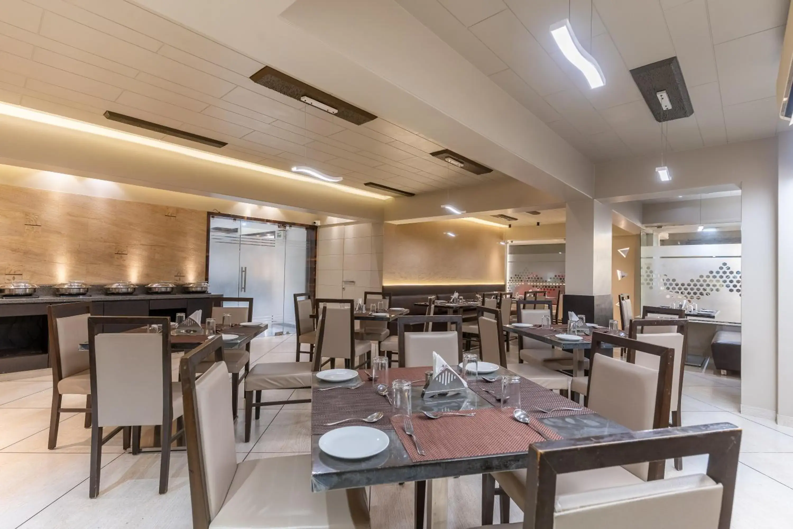 Restaurant/places to eat in Hotel Summit Restaurant/places to eat in Hotel Summit