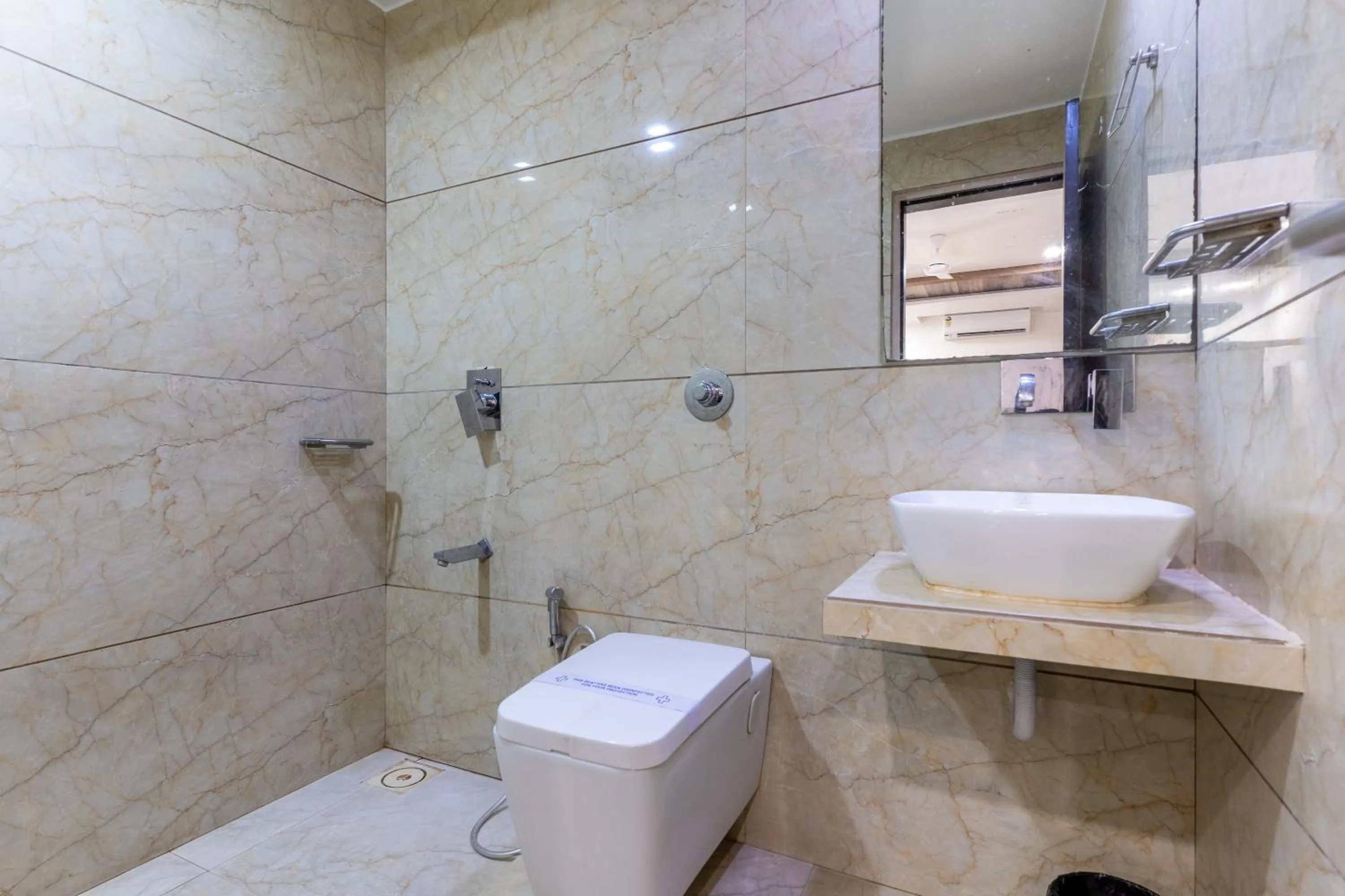 Shower in Hotel Summit