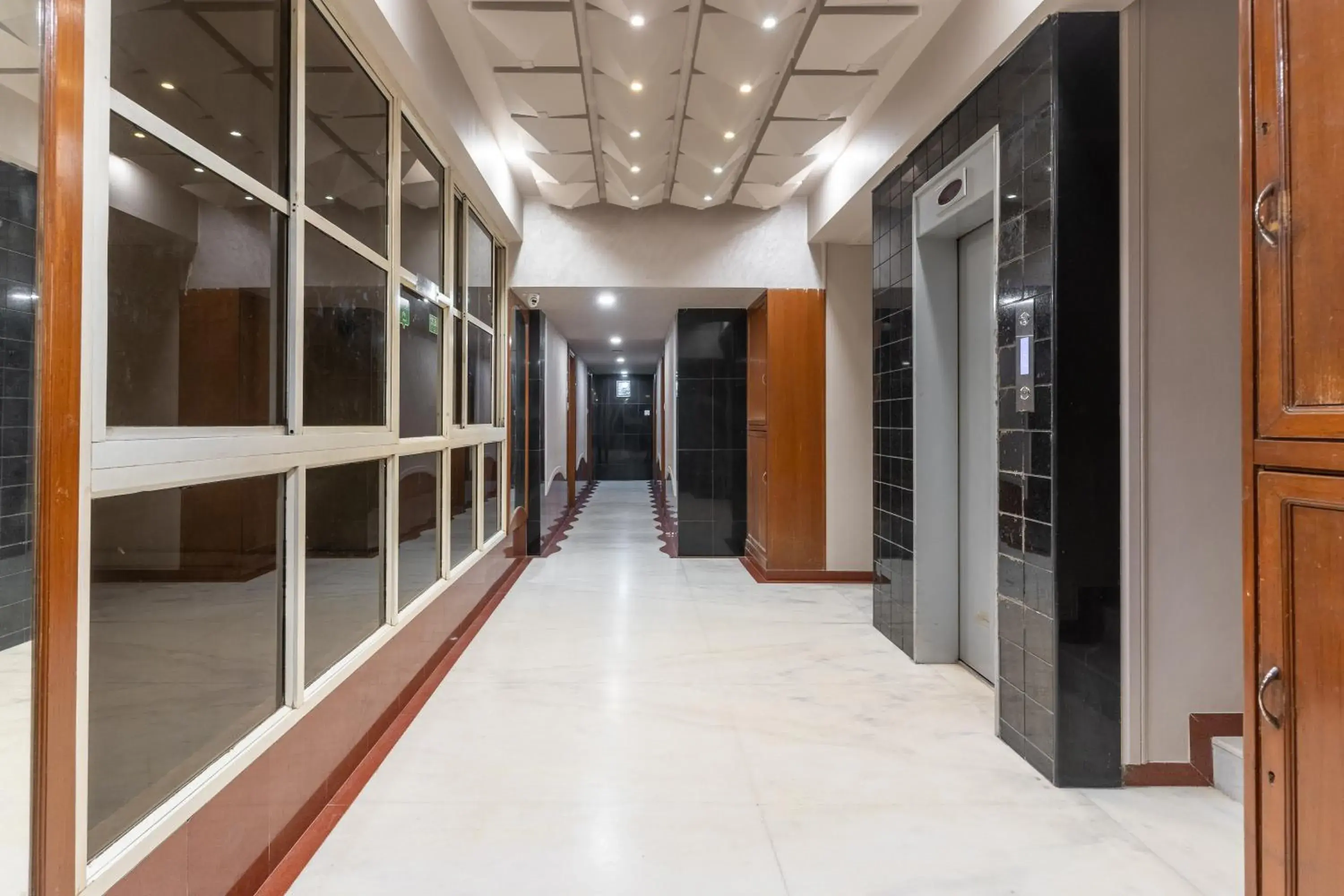 Facade/entrance in Hotel Summit Facade/entrance in Hotel Summit