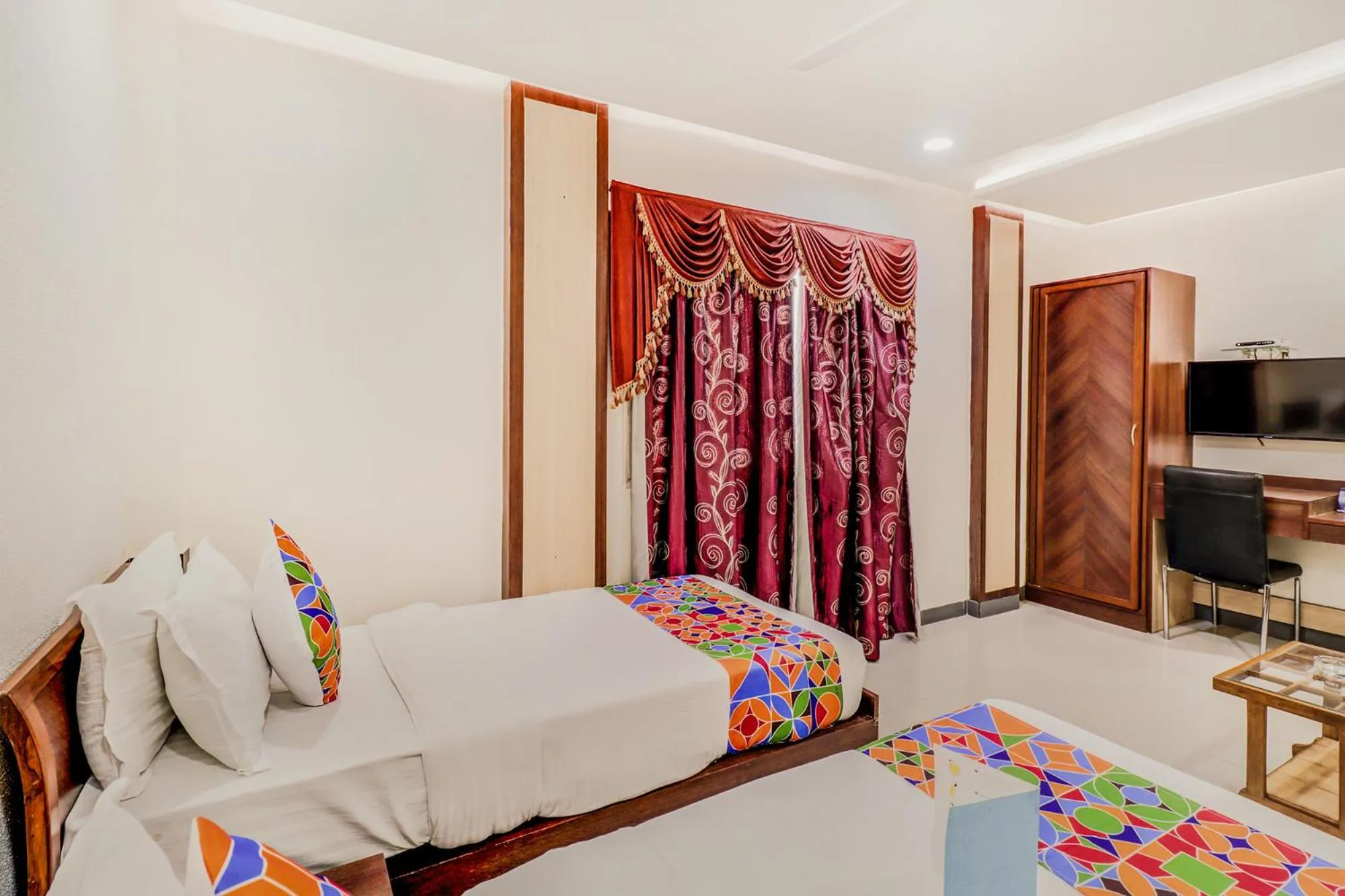 Bedroom, Bed in Hotel Summit