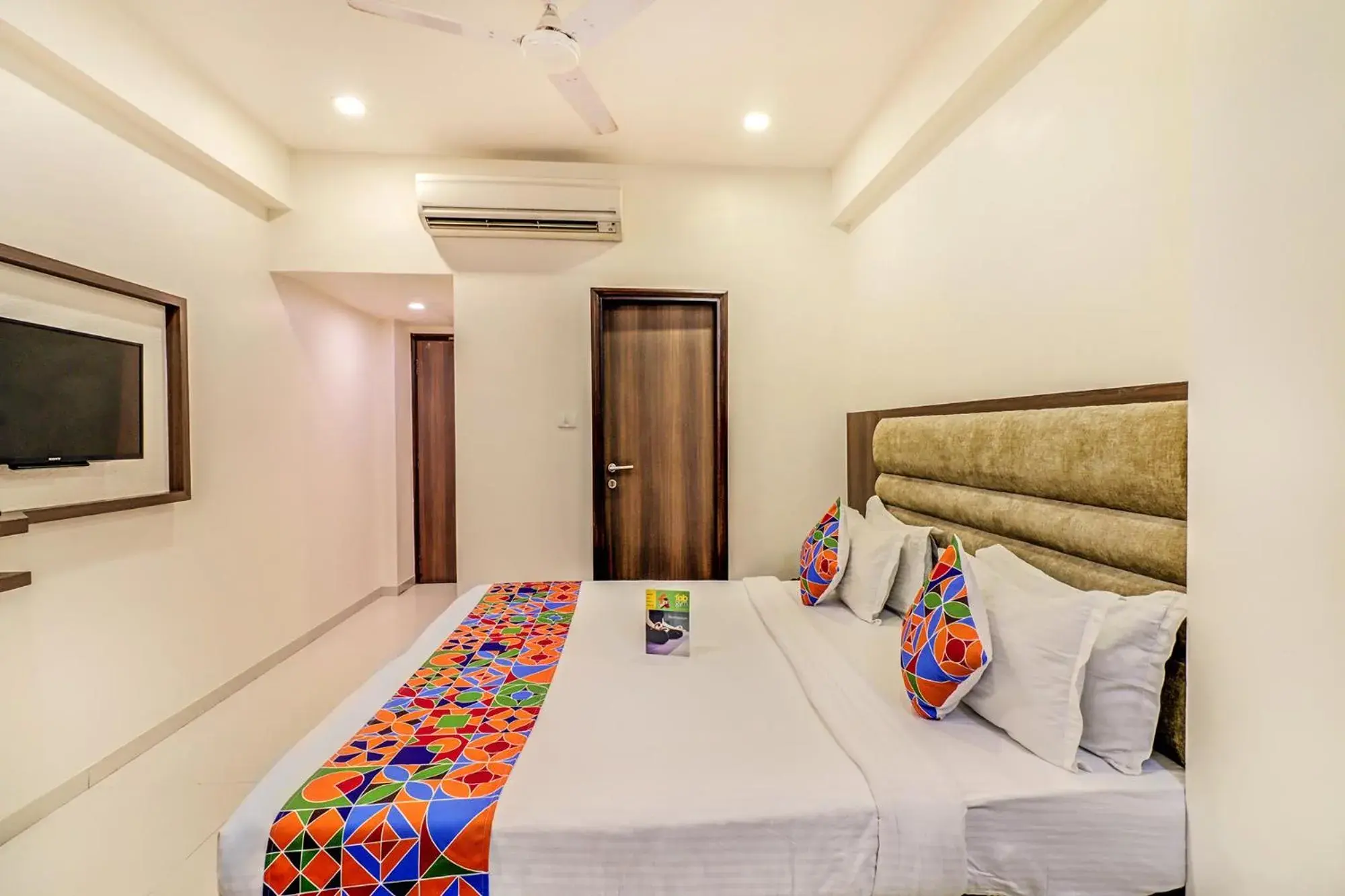 Bedroom, Bed in Hotel Summit Bedroom, Bed in Hotel Summit