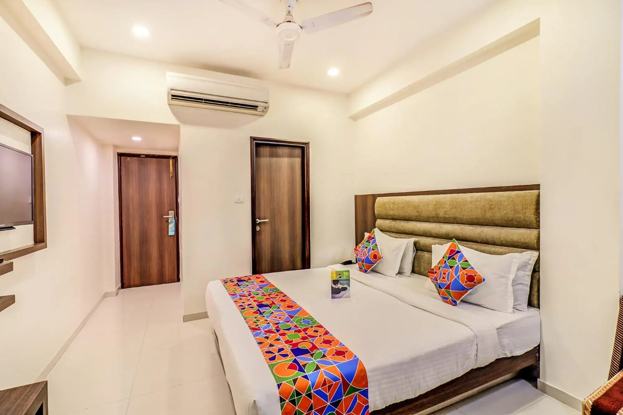 Bedroom, Bed in Hotel Summit Bedroom, Bed in Hotel Summit