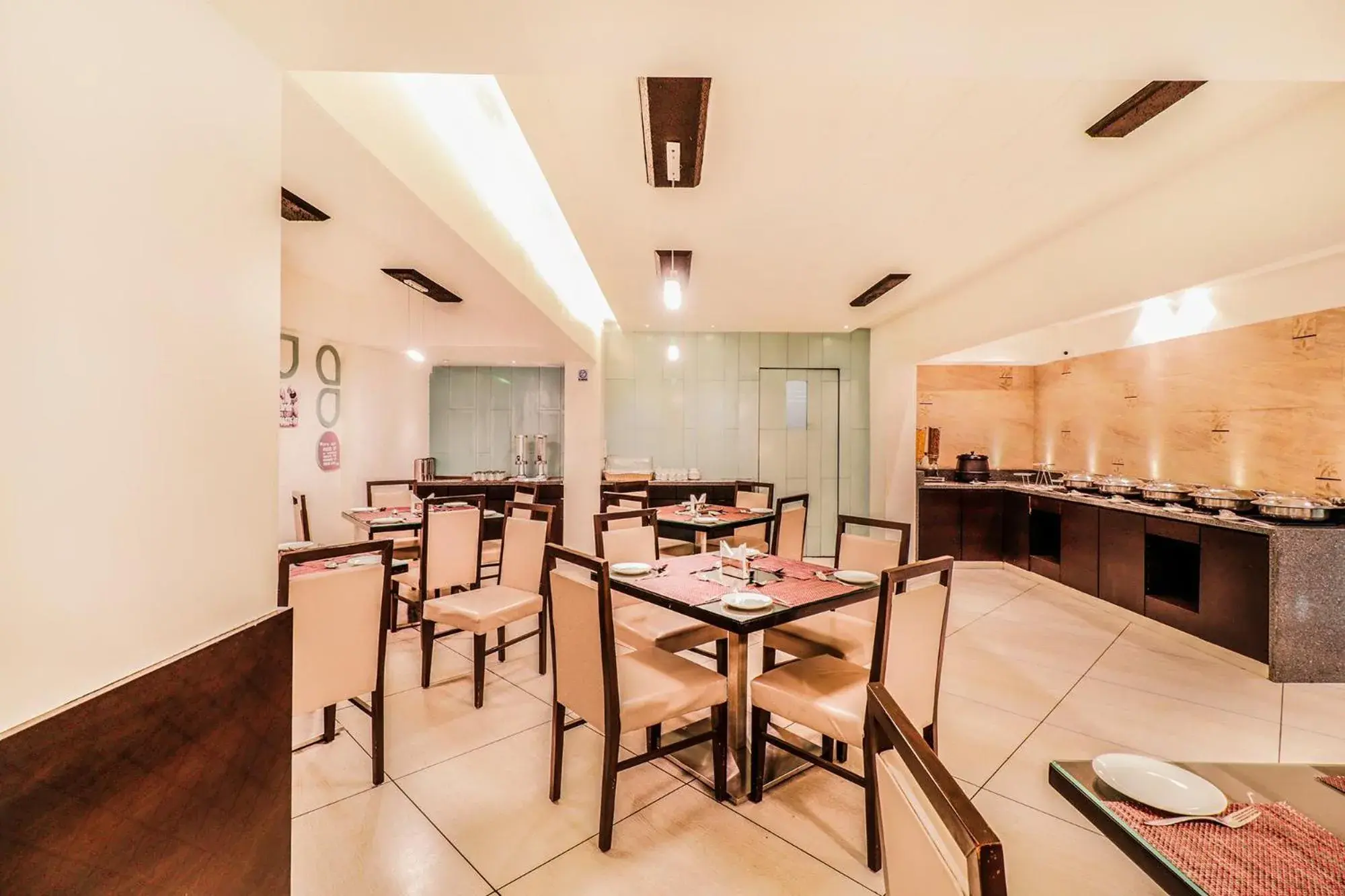 Restaurant/places to eat in Hotel Summit Restaurant/places to eat in Hotel Summit