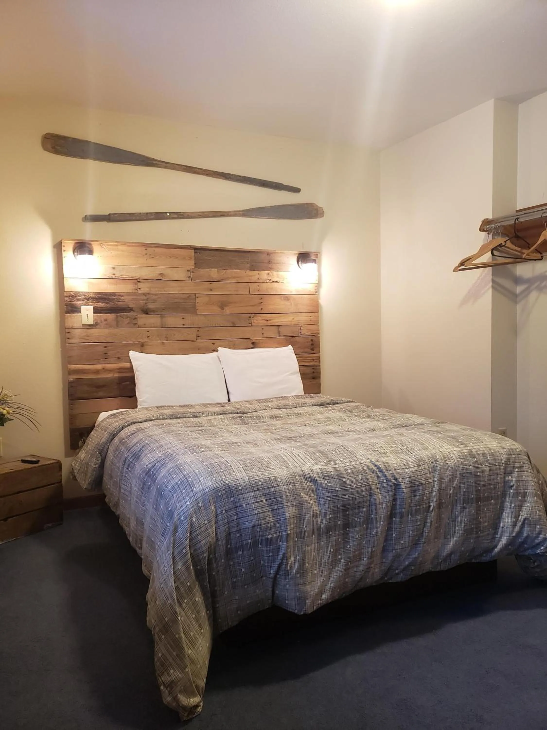 Bed in North Ironwood Acres - Black River Lodge