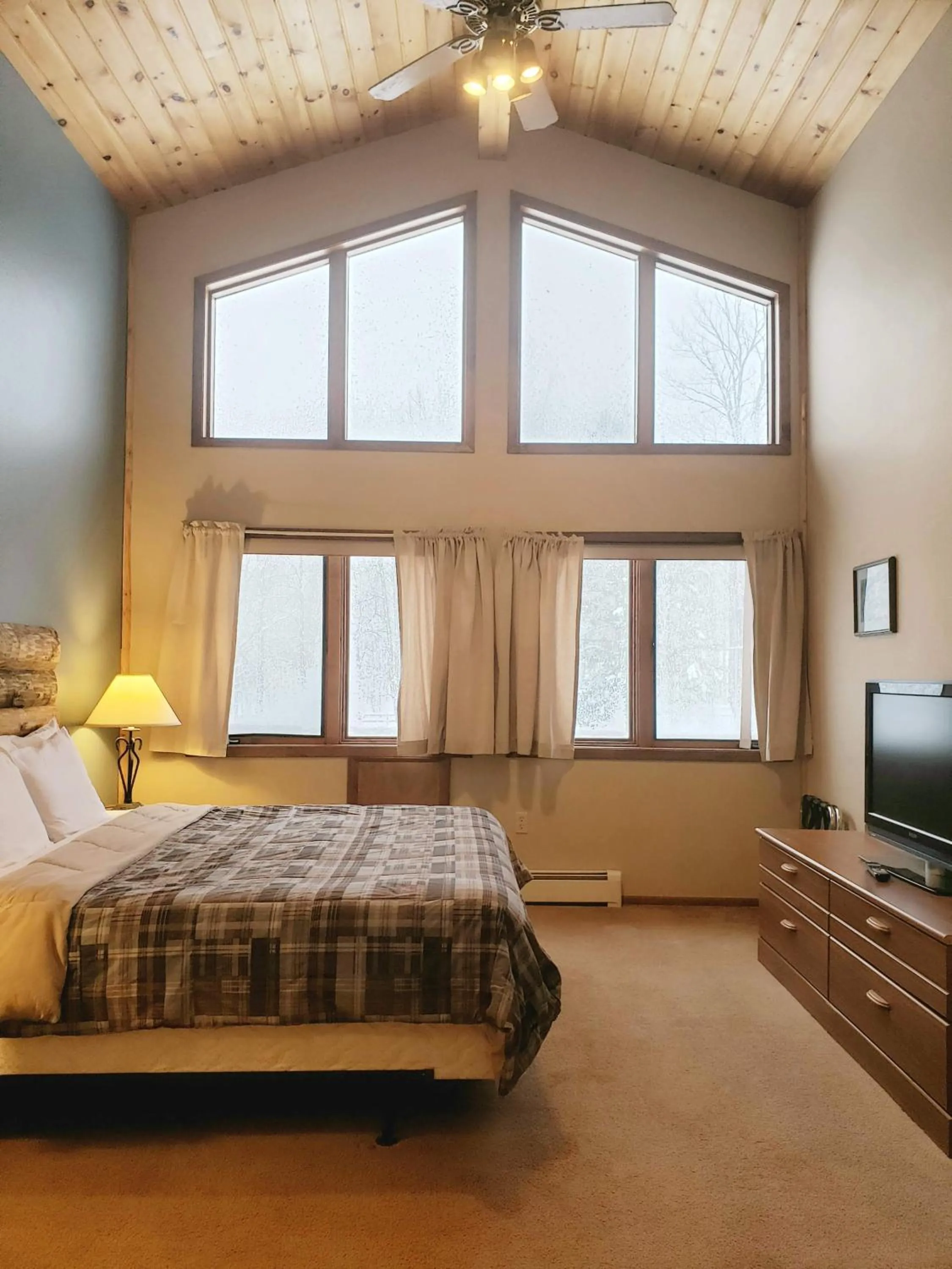 Bed in North Ironwood Acres - Black River Lodge