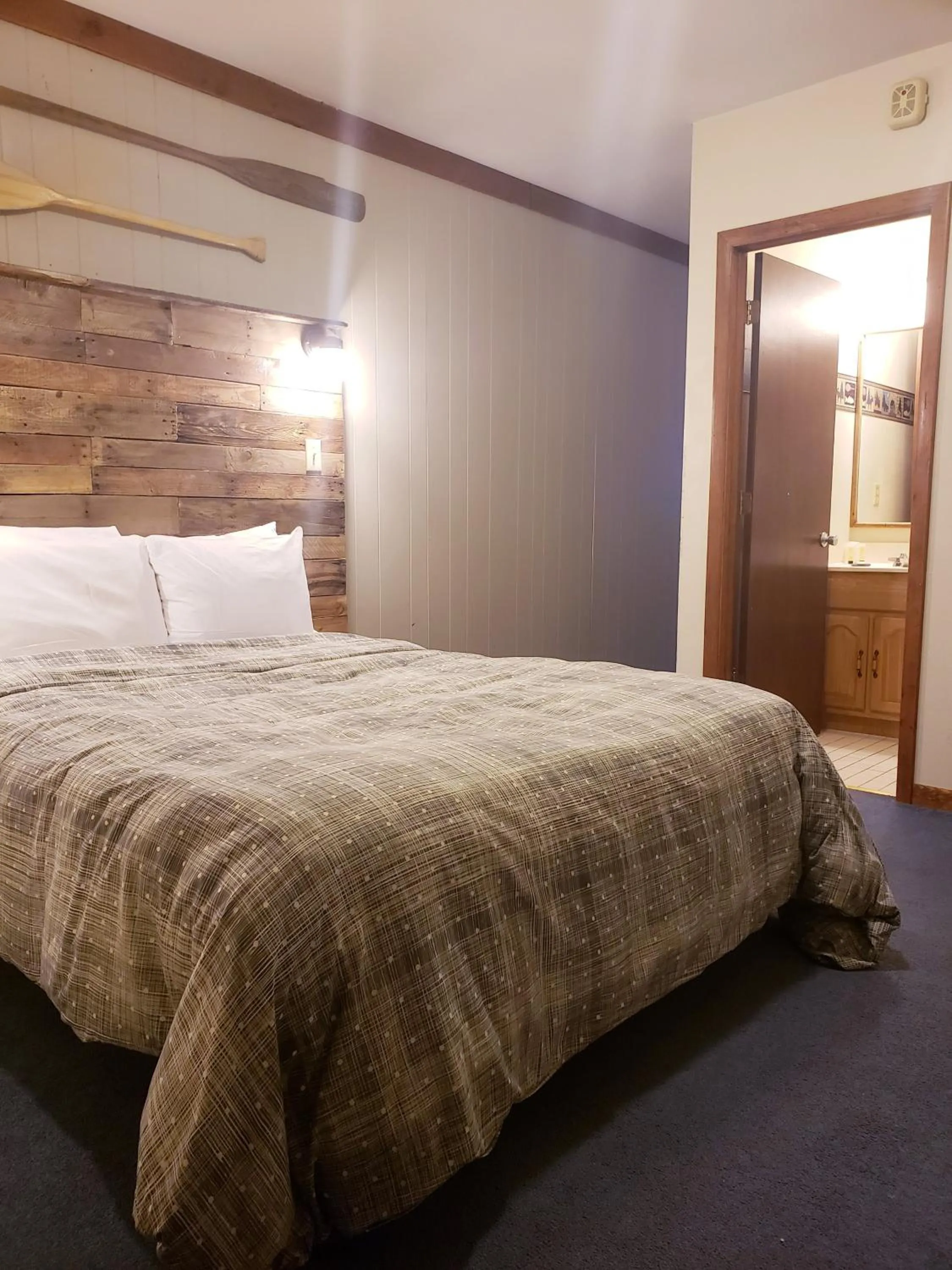 Bed in North Ironwood Acres - Black River Lodge