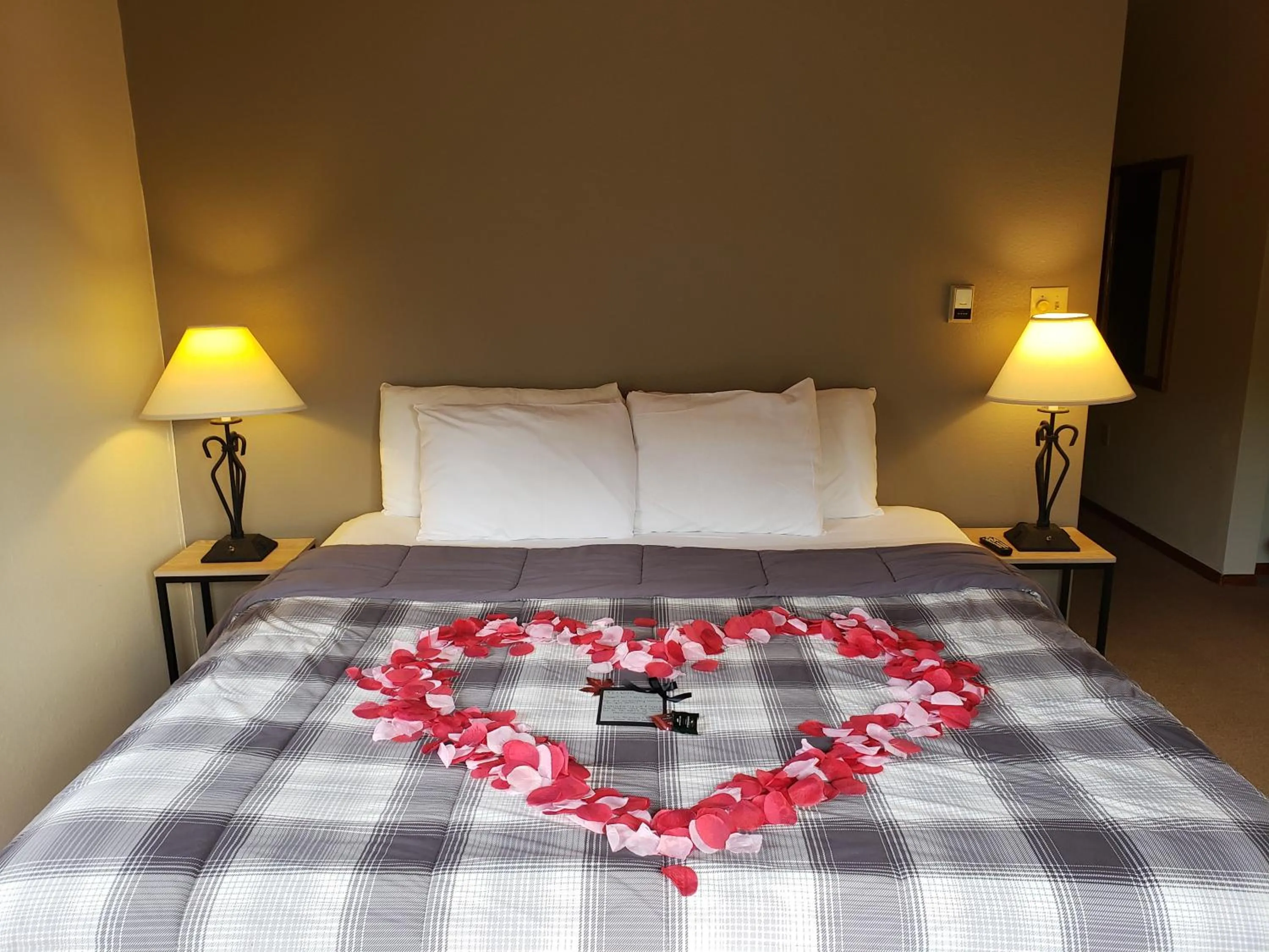 Bed in North Ironwood Acres - Black River Lodge