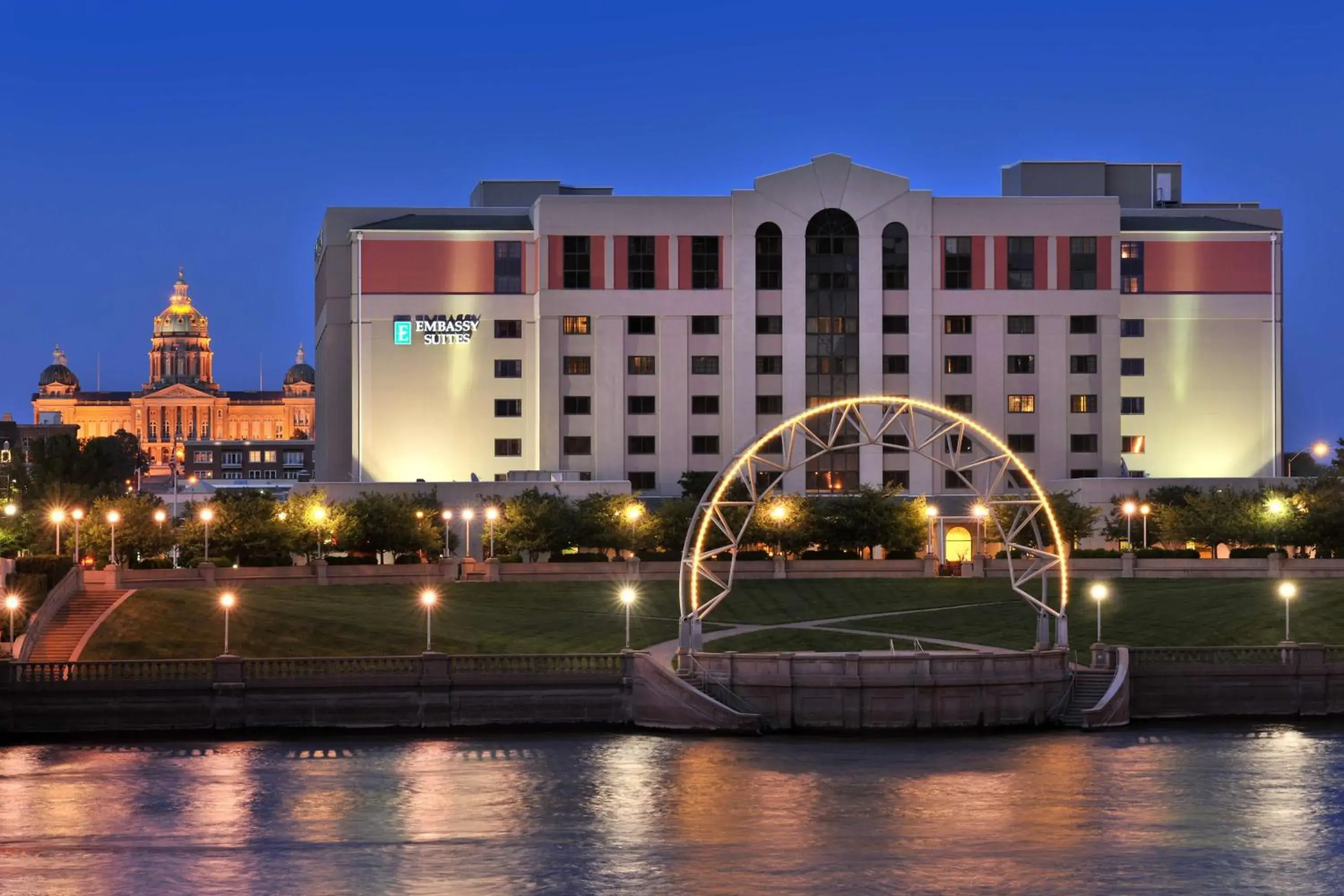 Property building in Embassy Suites Des Moines Downtown Property building in Embassy Suites Des Moines Downtown