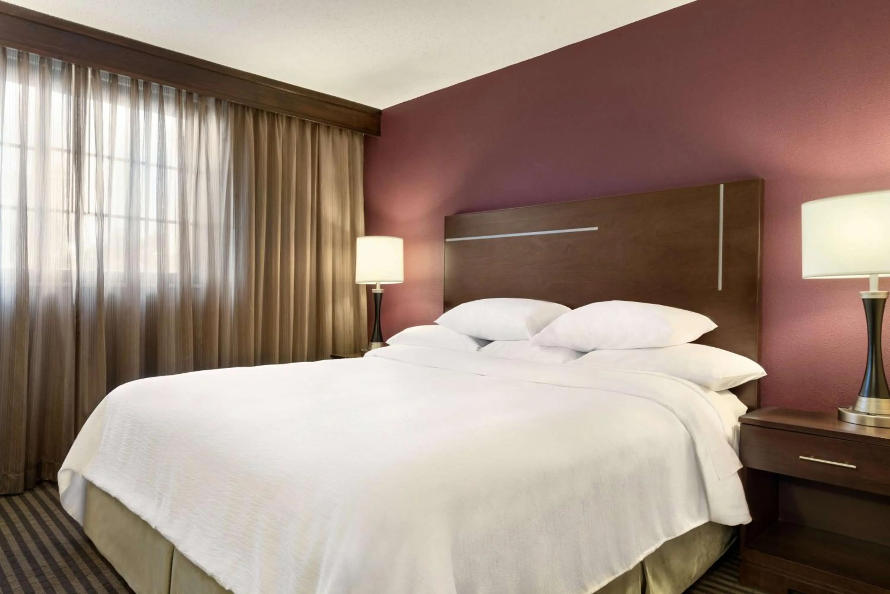 Bed in Embassy Suites Des Moines Downtown