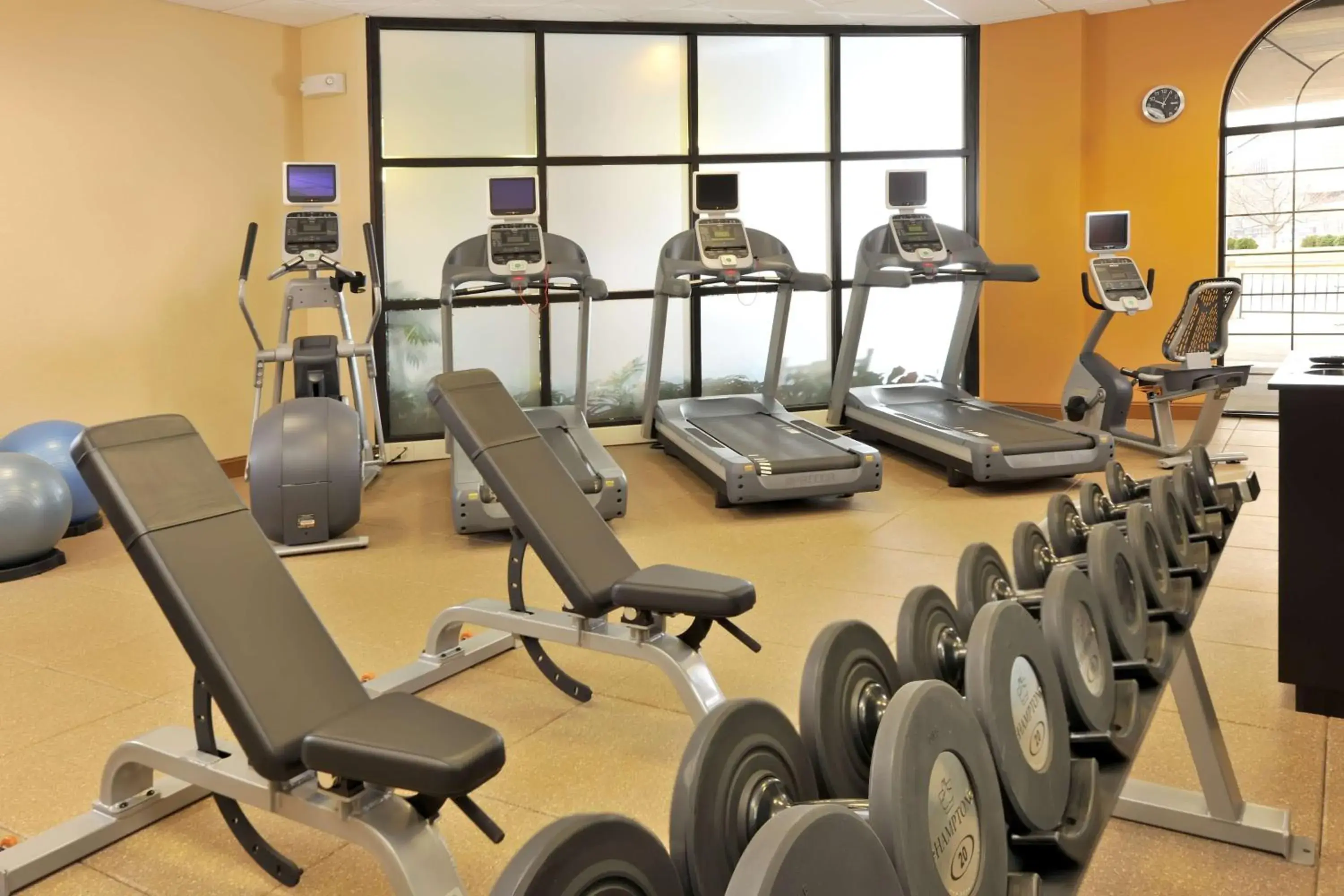 Fitness centre/facilities in Embassy Suites Des Moines Downtown Fitness centre/facilities in Embassy Suites Des Moines Downtown