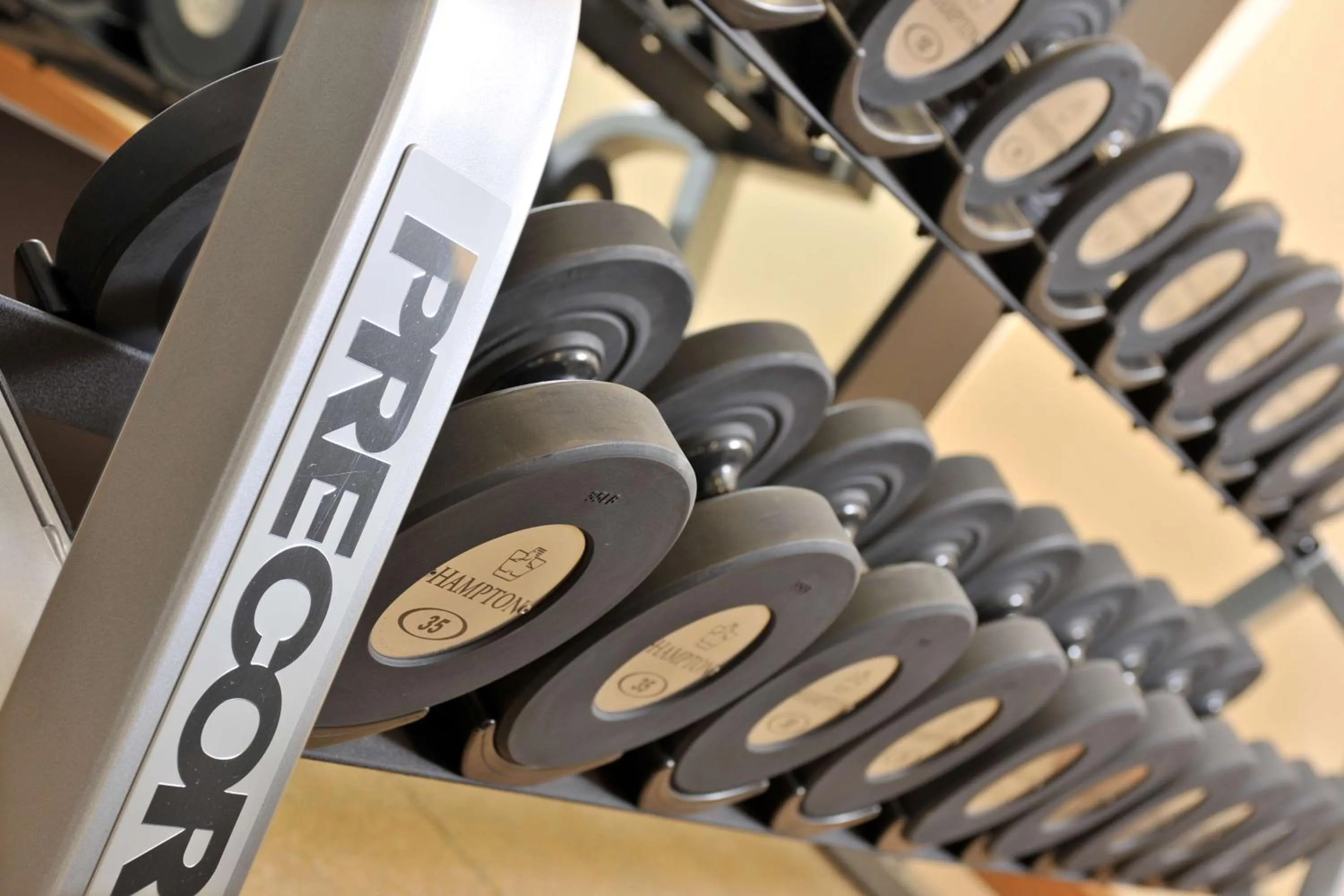 Fitness centre/facilities in Embassy Suites Des Moines Downtown