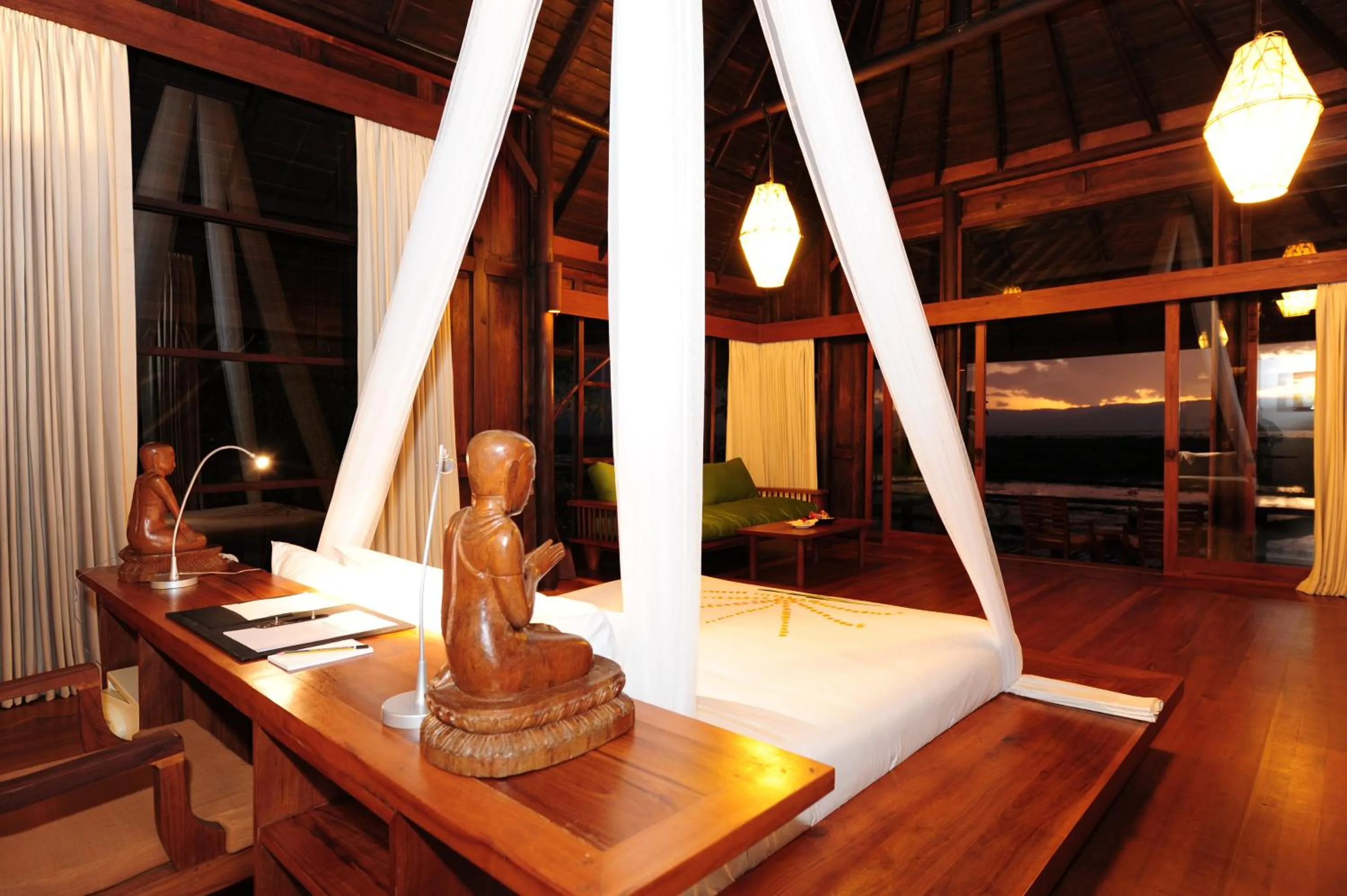 Photo of the whole room in Villa Inle Boutique Resort