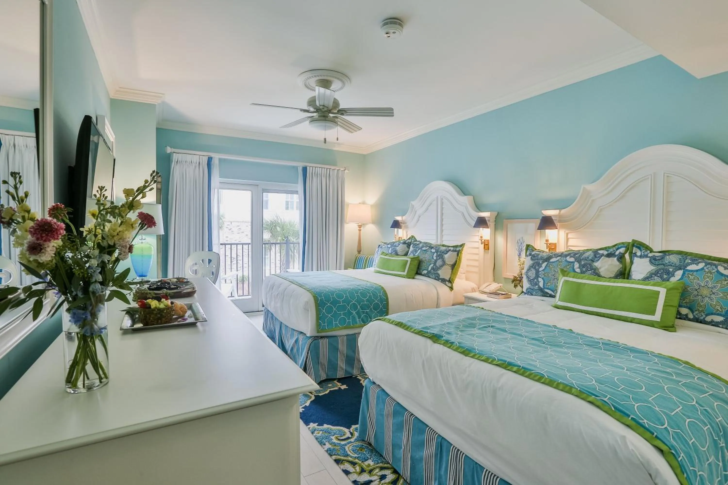 Bed in Harborside at Charleston Harbor Resort and Marina
