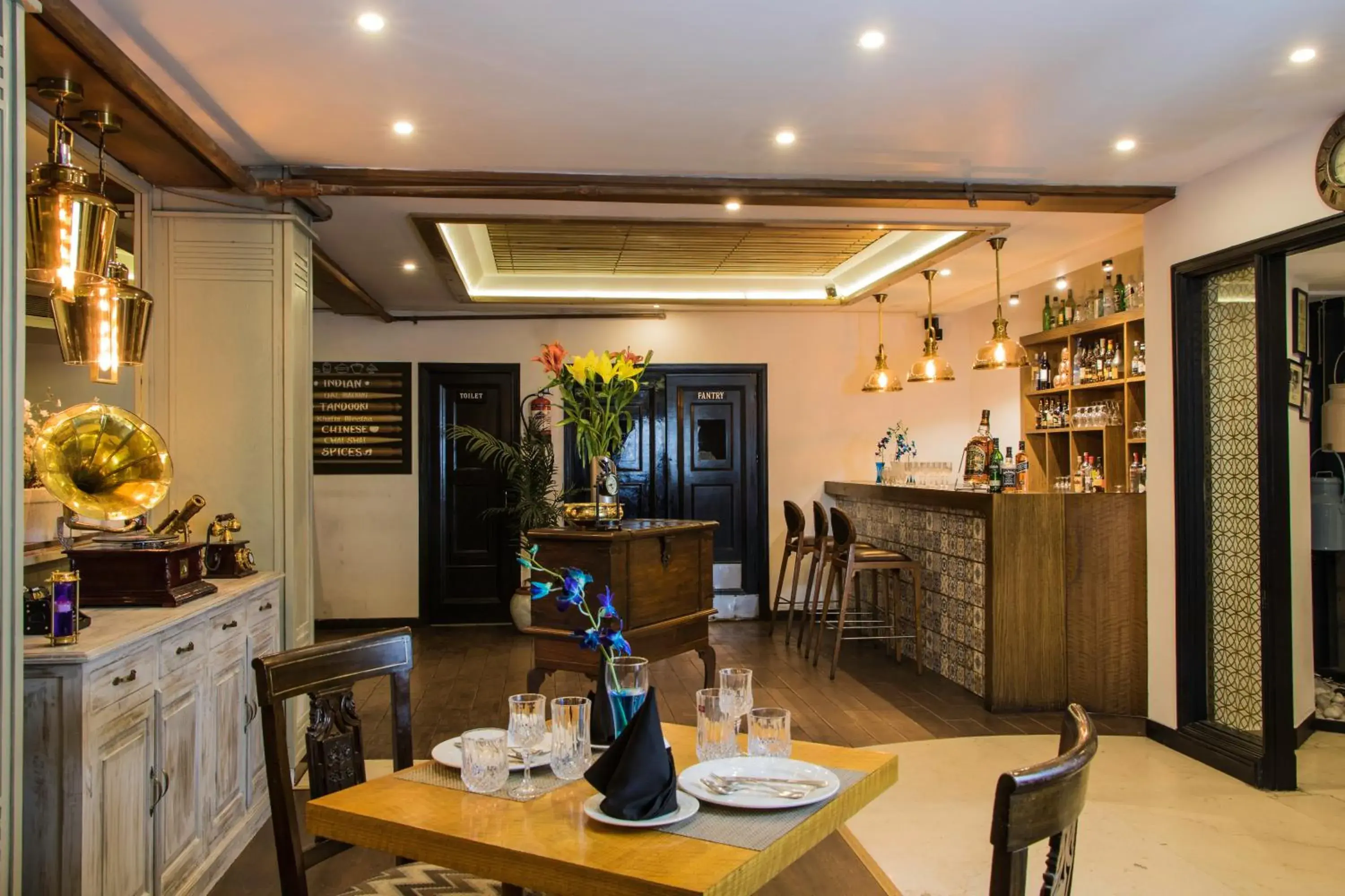 Restaurant/places to eat in Hotel Park Residency Restaurant/places to eat in Hotel Park Residency