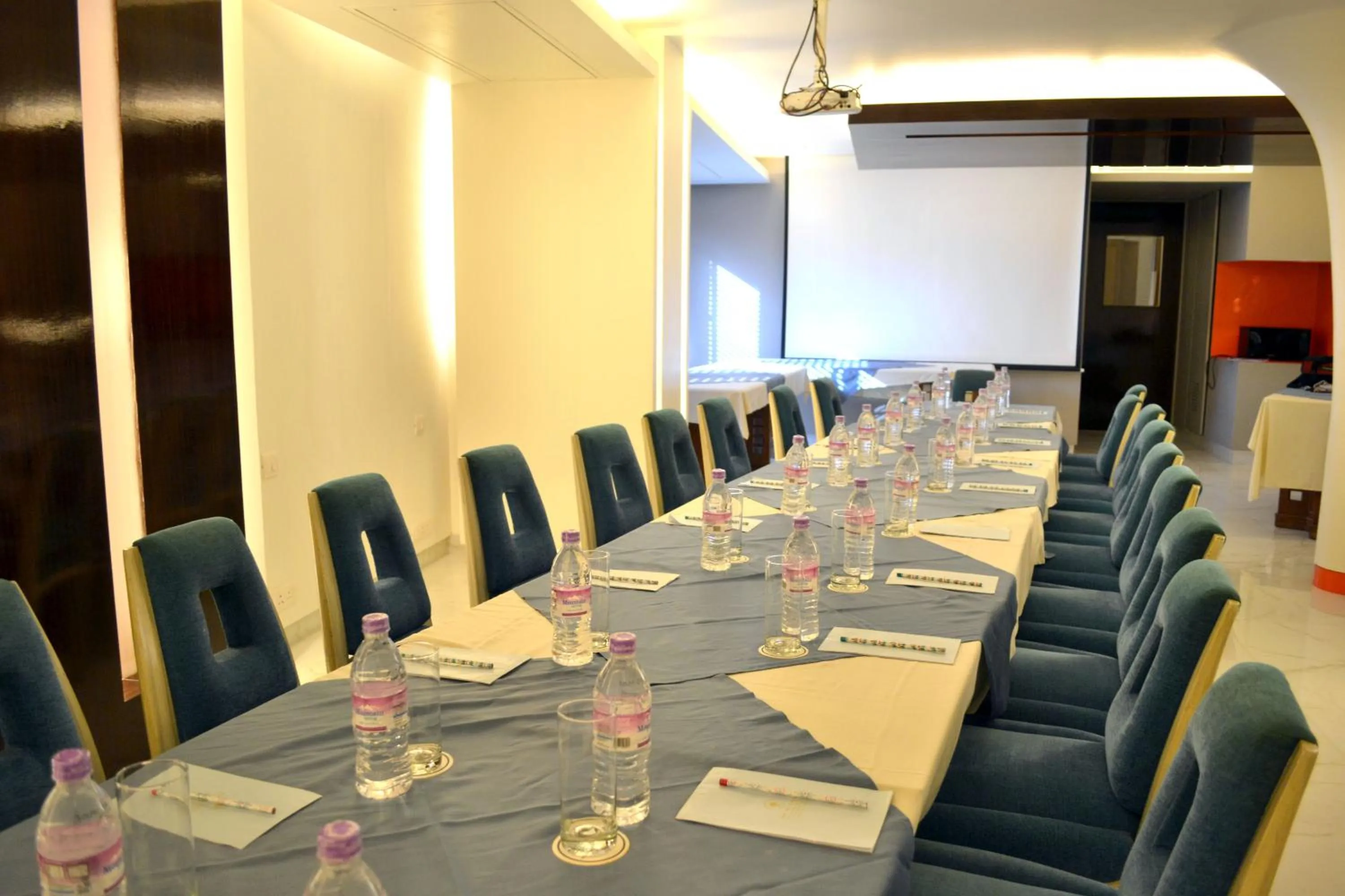 Business facilities in Hotel Park Residency
