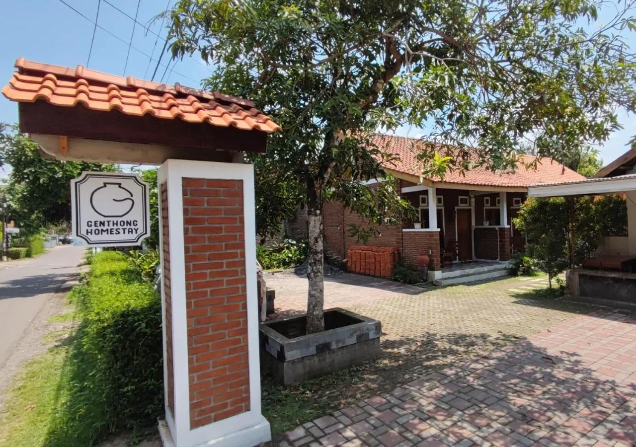 Property building in Genthong Homestay