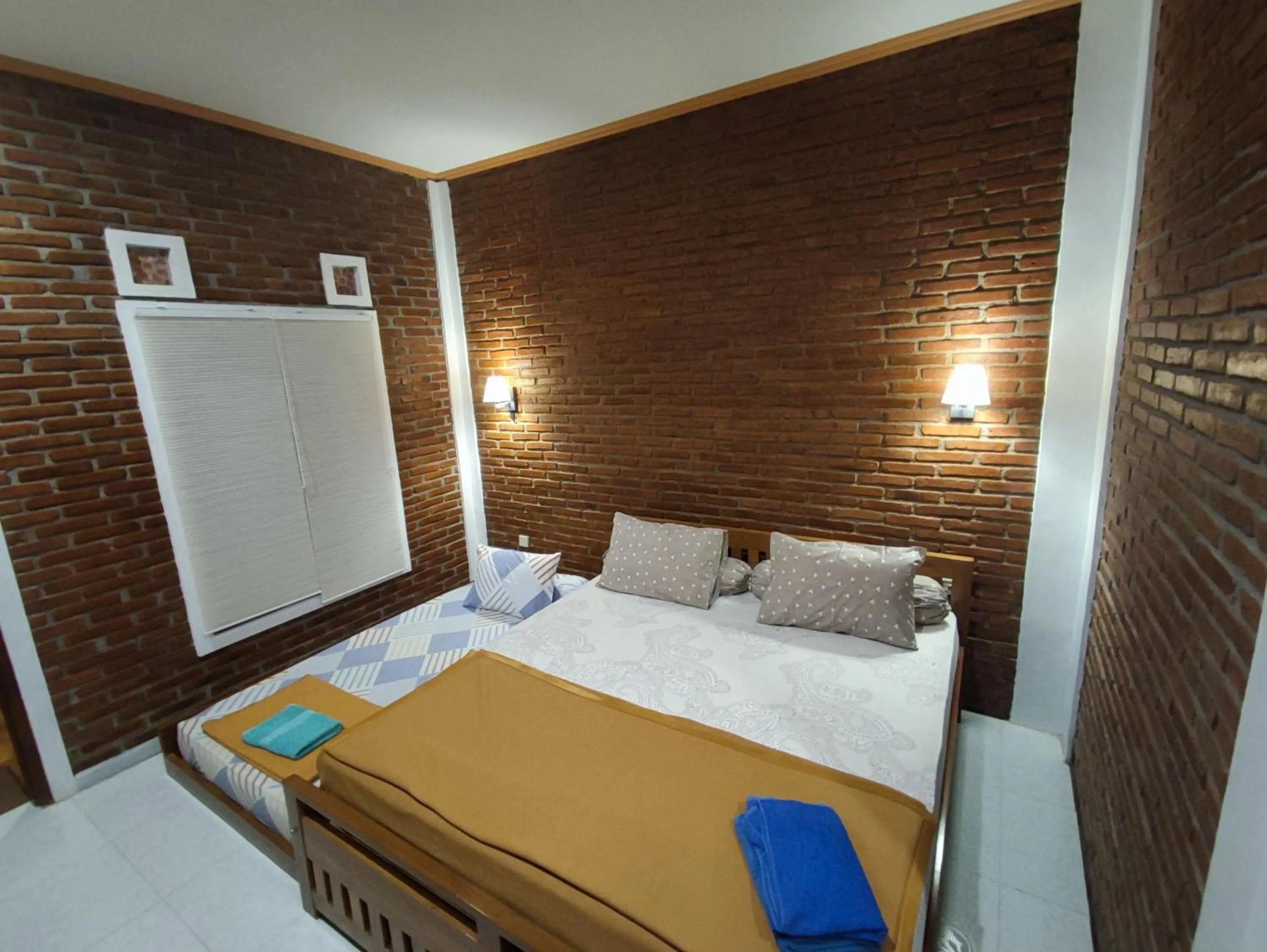 Family, Bed in Genthong Homestay