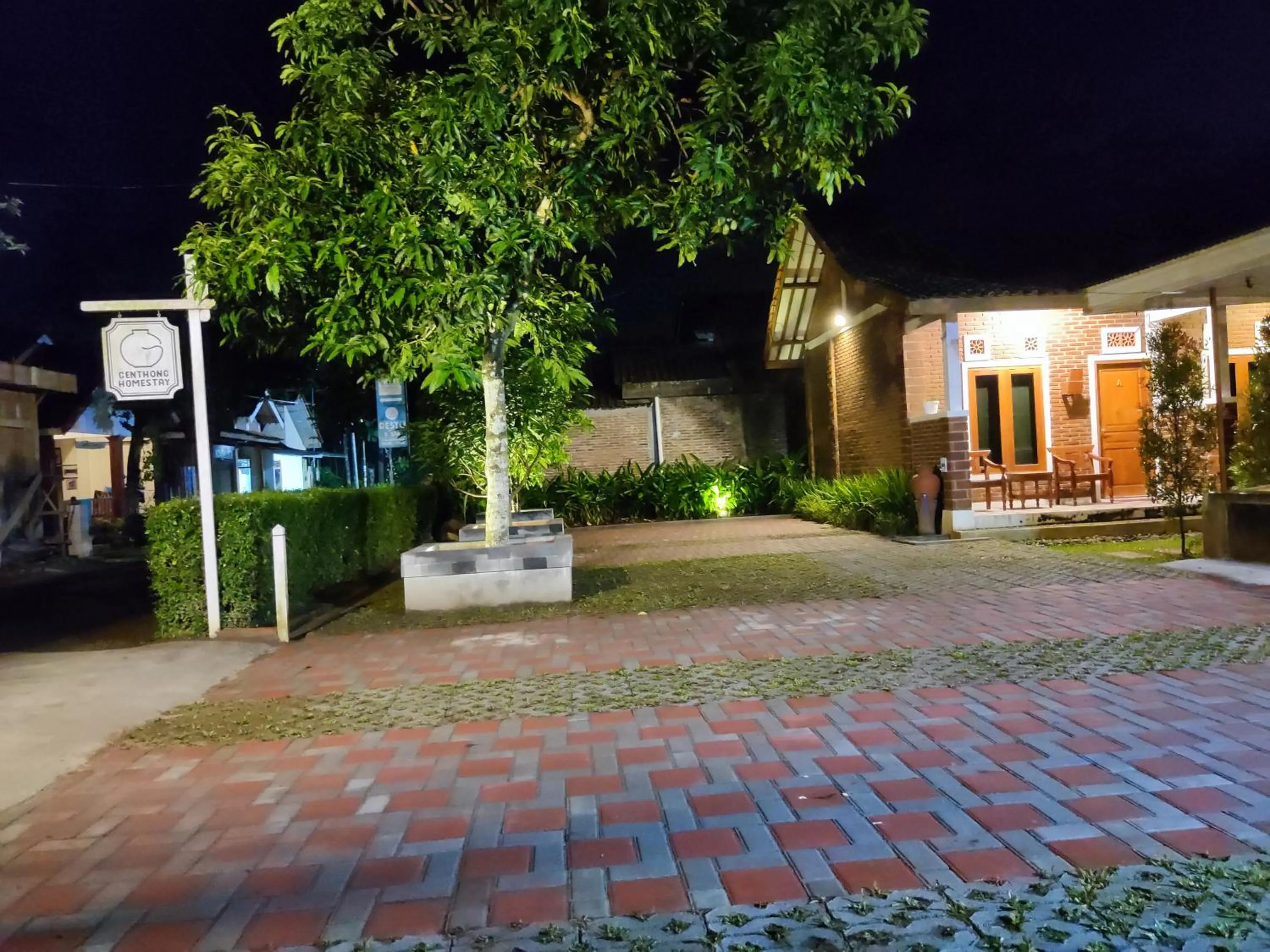 Property building in Genthong Homestay