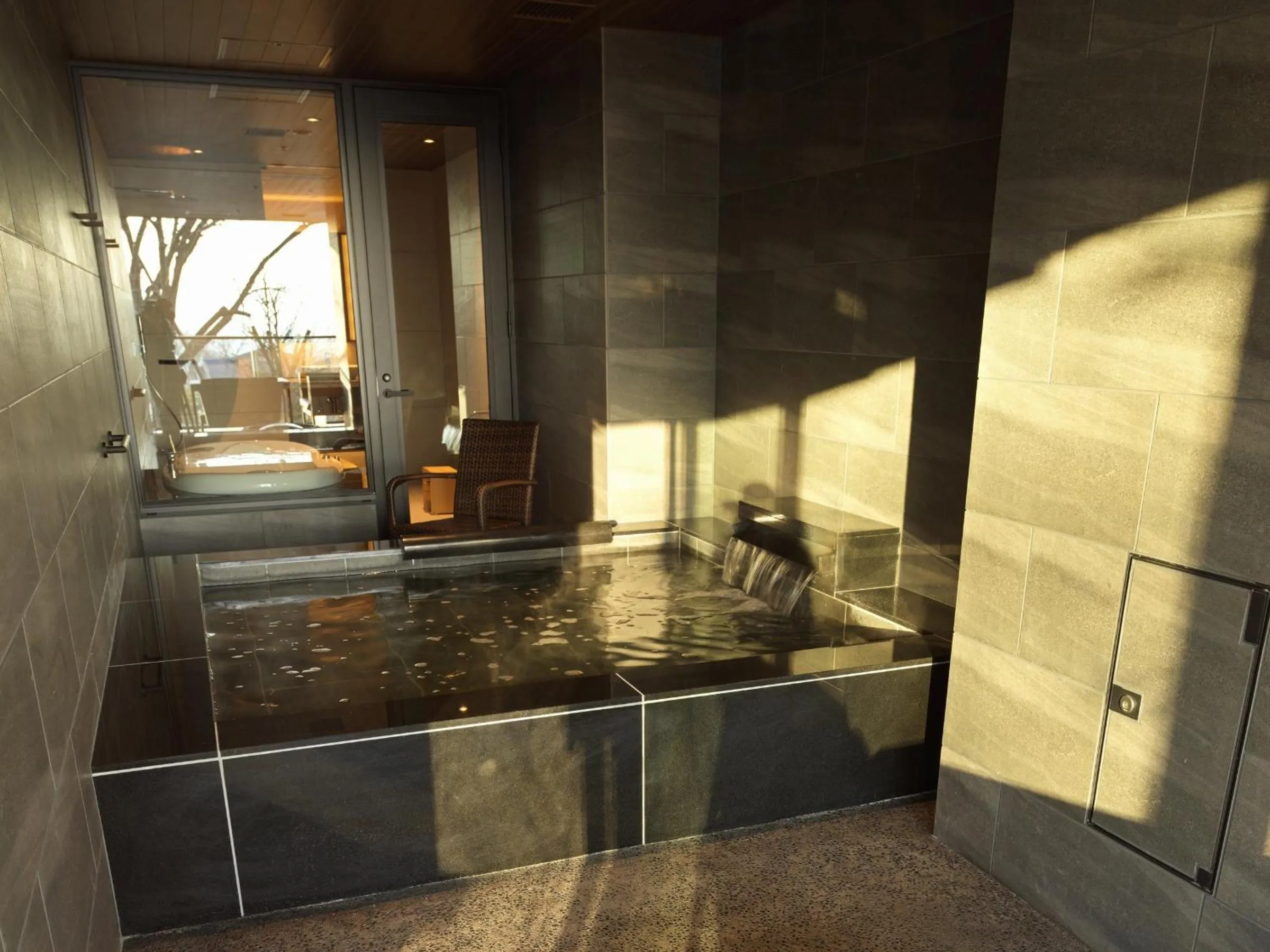 Hot Spring Bath in Lake Shikotsu Tsuruga Bessou AO no ZA