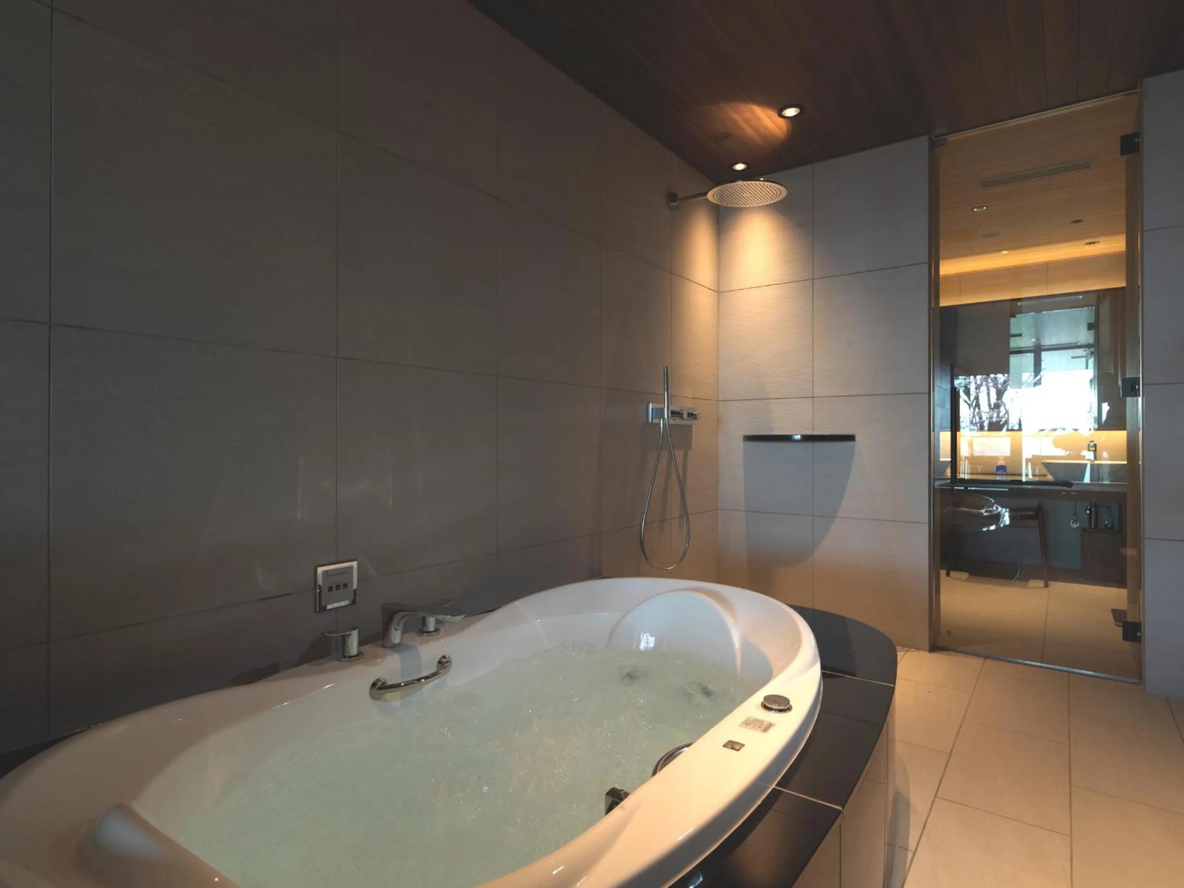 Hot Tub in Lake Shikotsu Tsuruga Bessou AO no ZA