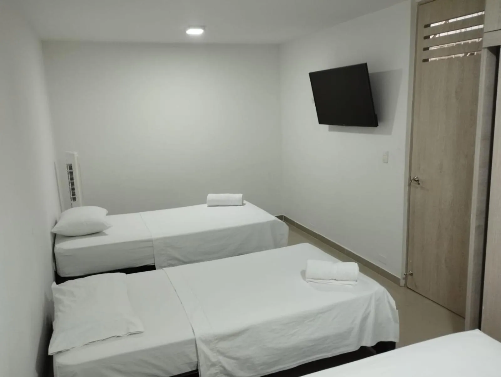 Photo of the whole room, Bed in HOTEL HABANA REAL