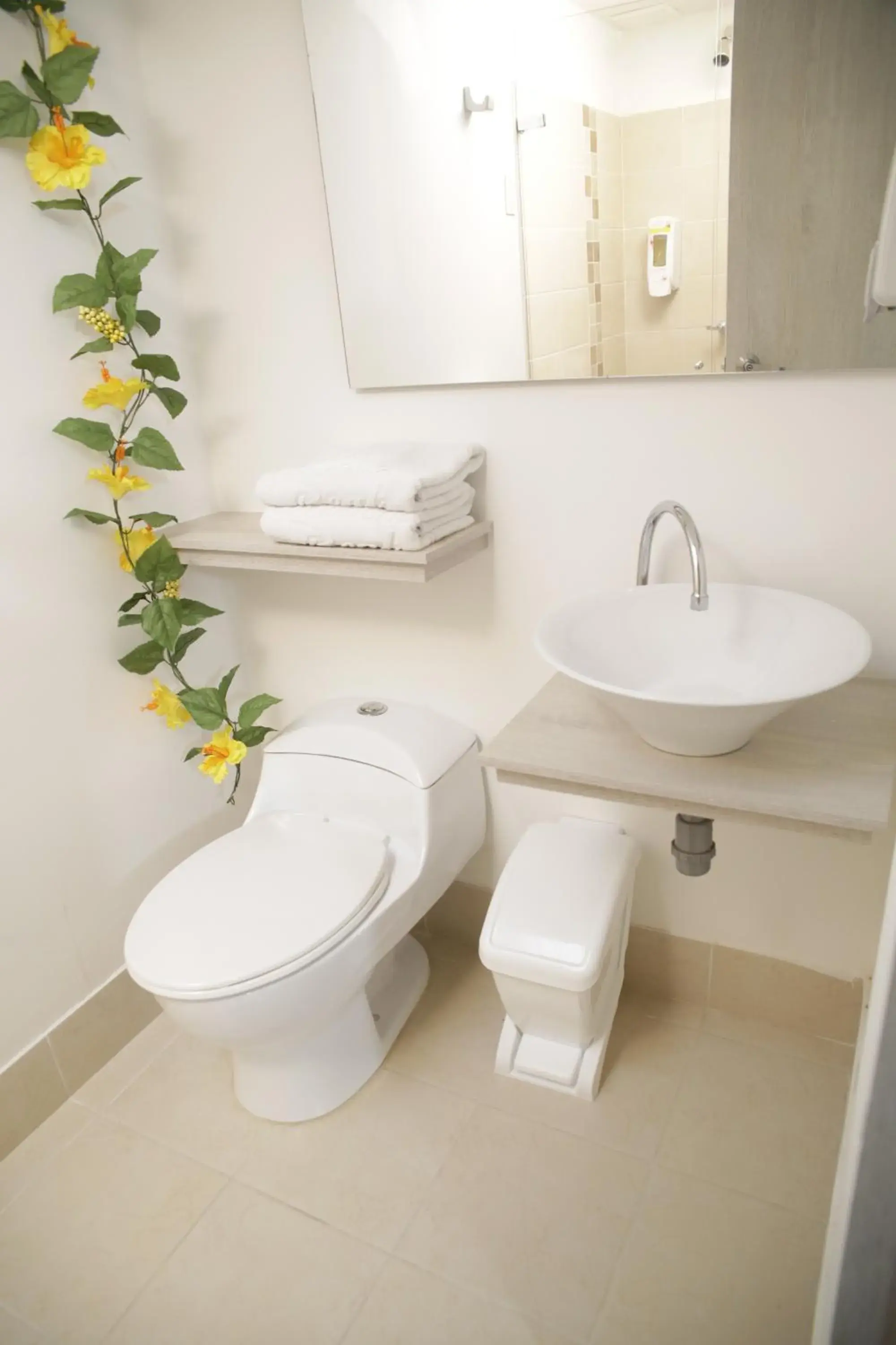 Bathroom in HOTEL HABANA REAL Bathroom in HOTEL HABANA REAL