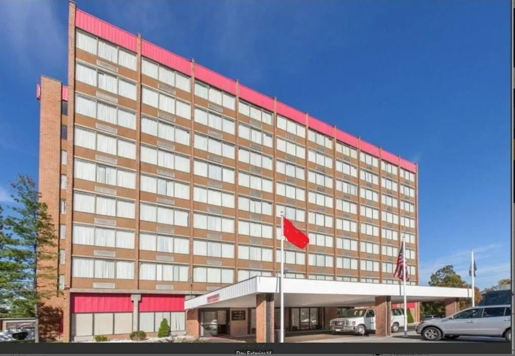 Property building in Albany Plaza Hotel