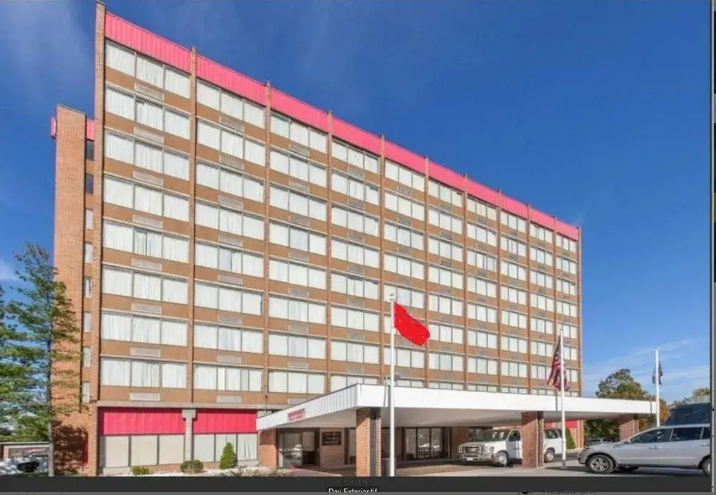 Property building in Albany Plaza Hotel Property building in Albany Plaza Hotel