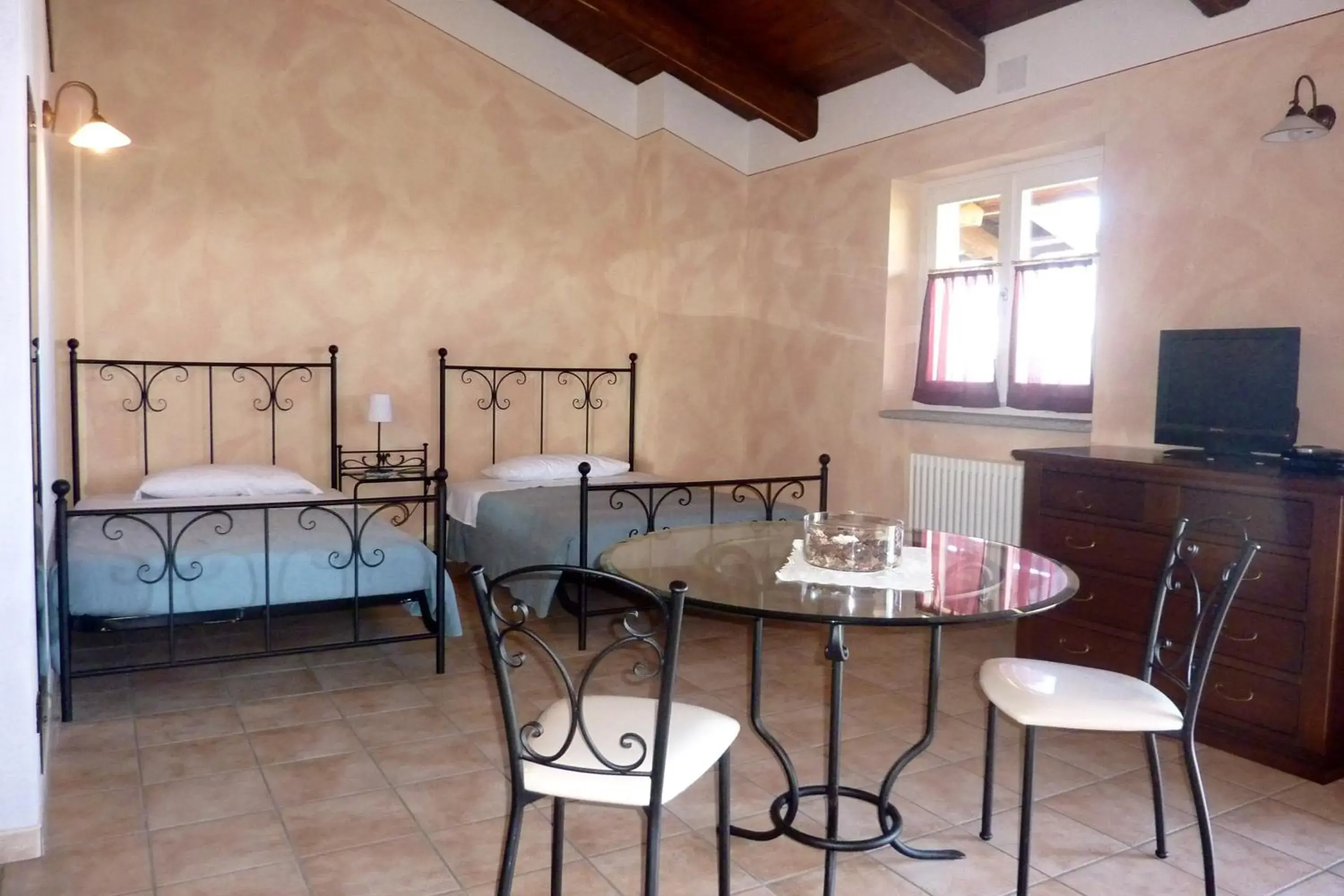 Twin Room - single occupancy in Bricco Rosso Twin Room - single occupancy in Bricco Rosso