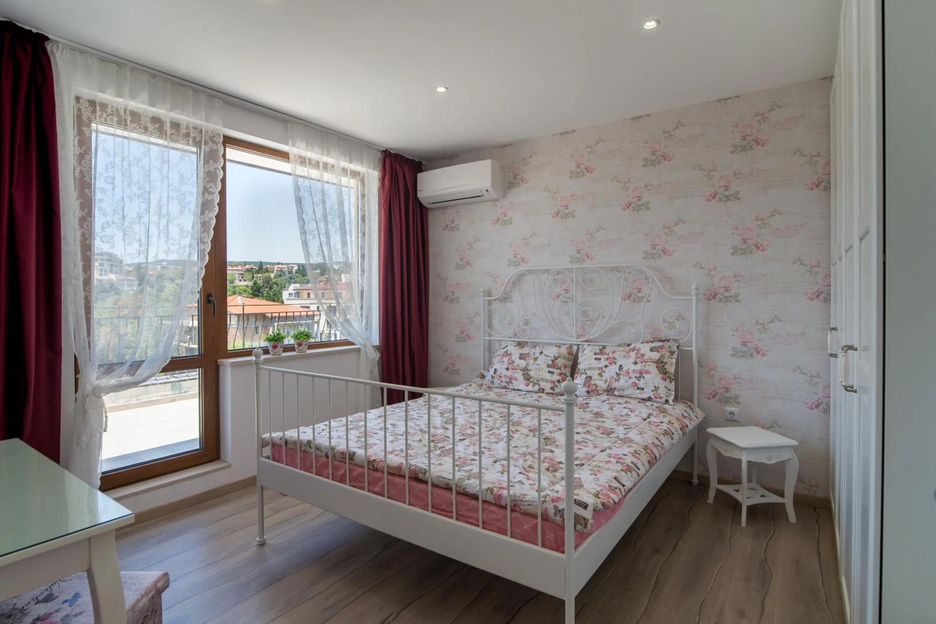 Bedroom, Bed in Atlant Hotel