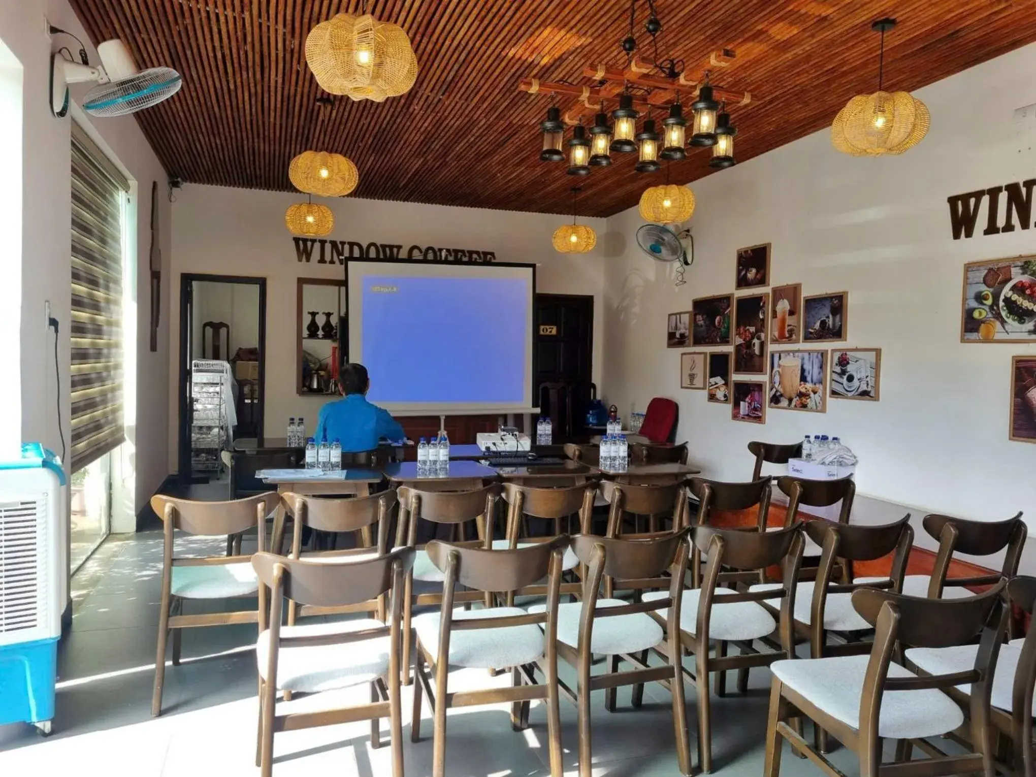 Seating area in Window 2 Hotel Seating area in Window 2 Hotel