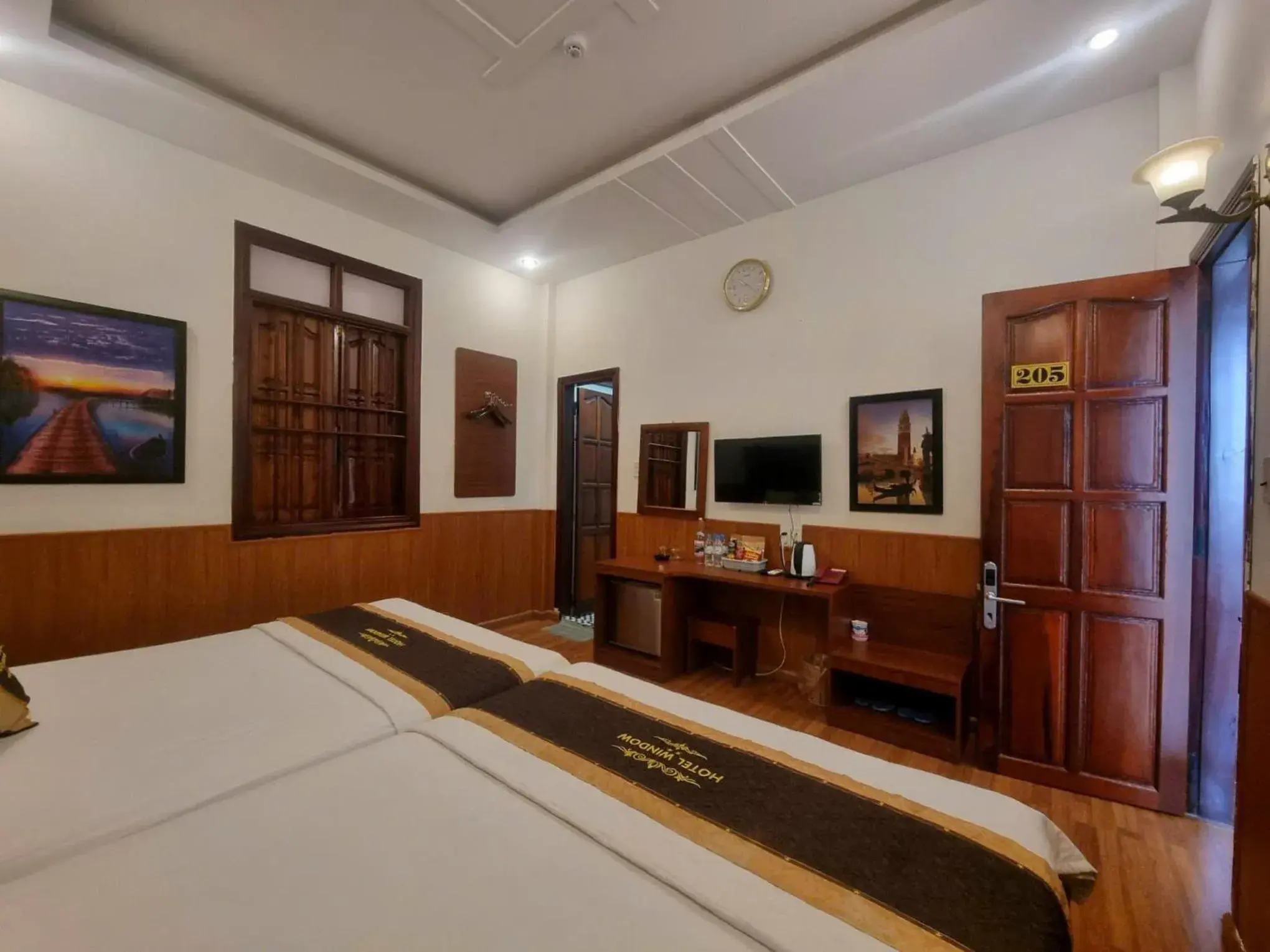 Bed in Window 2 Hotel Bed in Window 2 Hotel