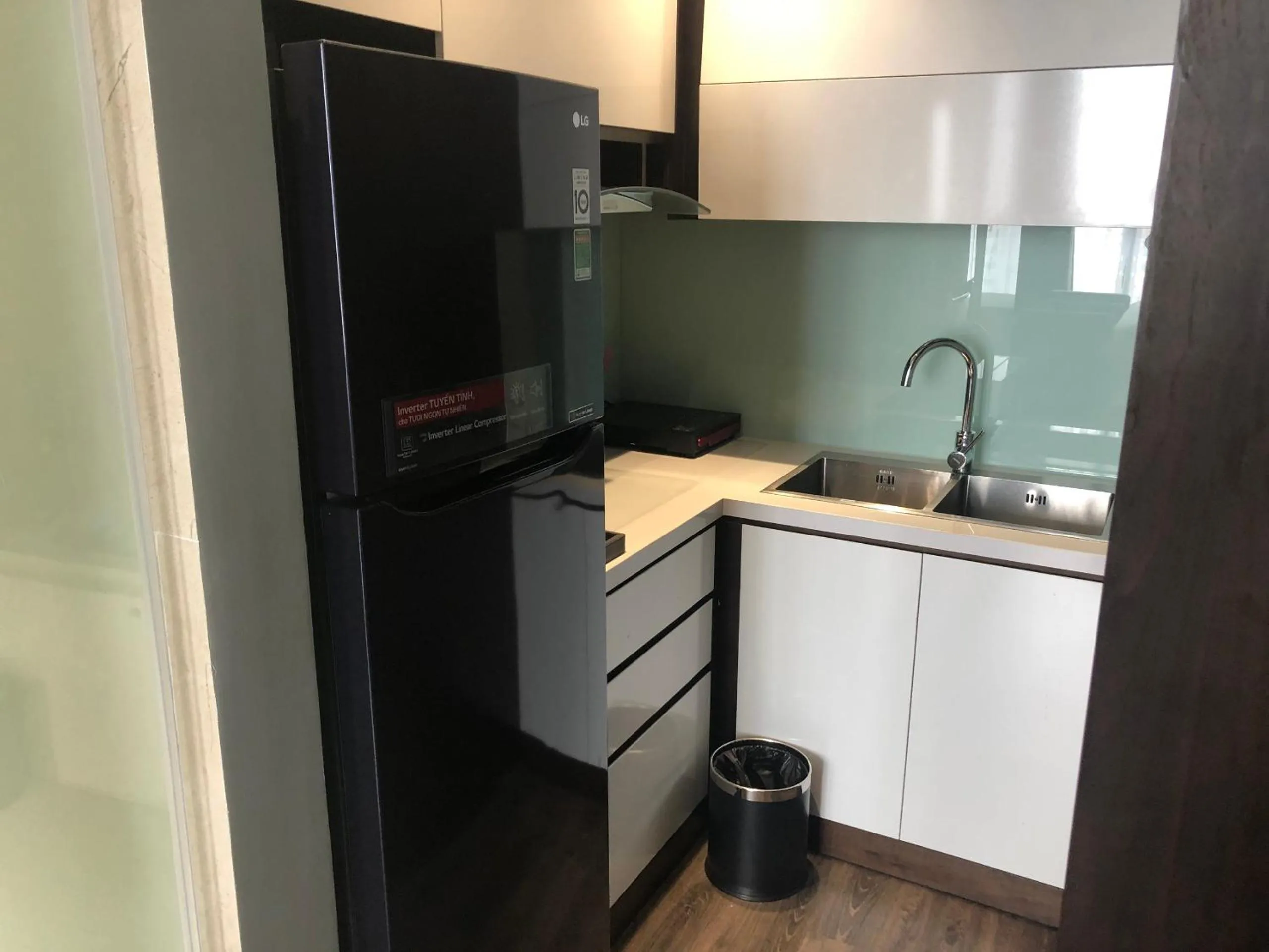 Kitchen or kitchenette in Everland Hotel