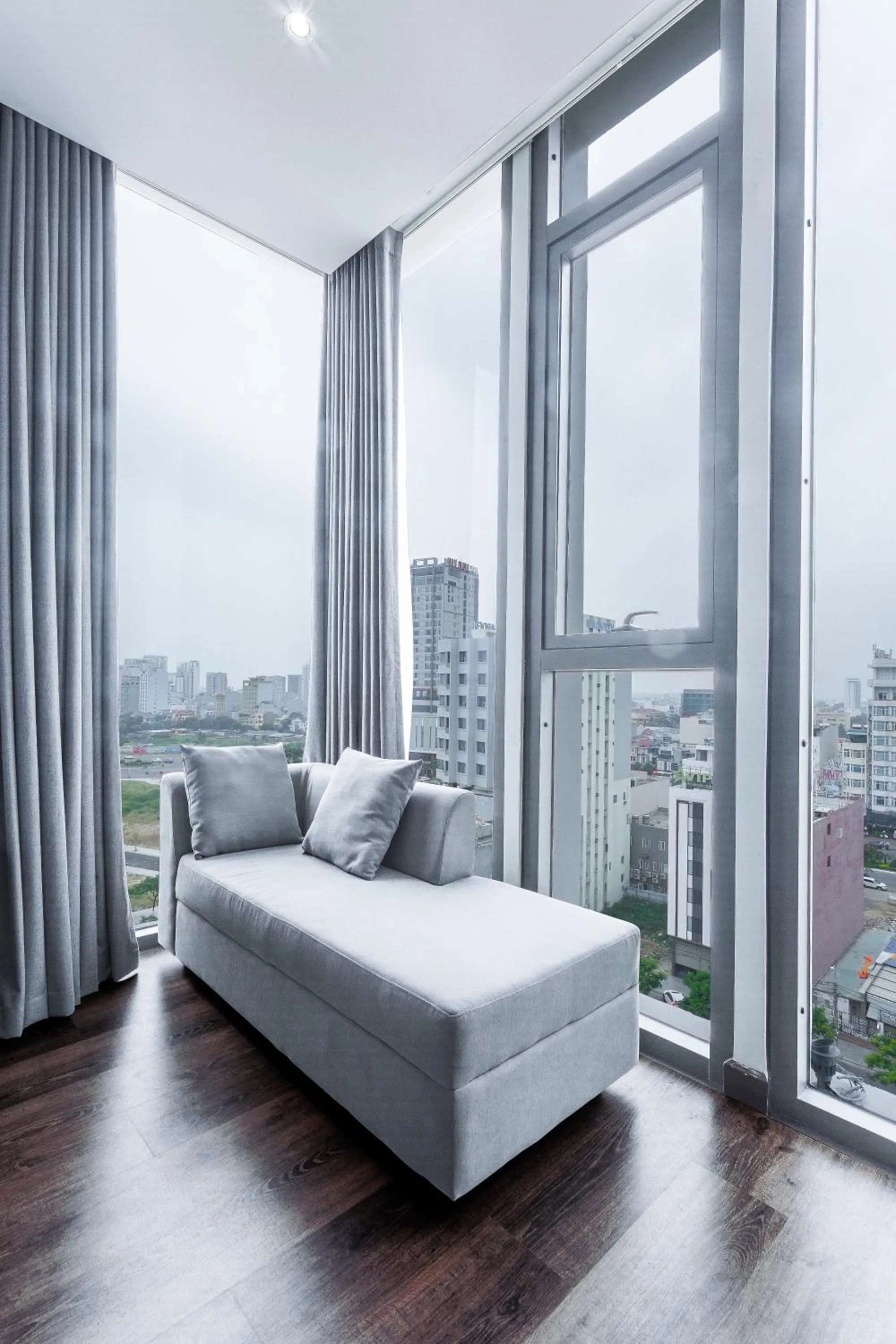Seating area, Bed in Everland Hotel