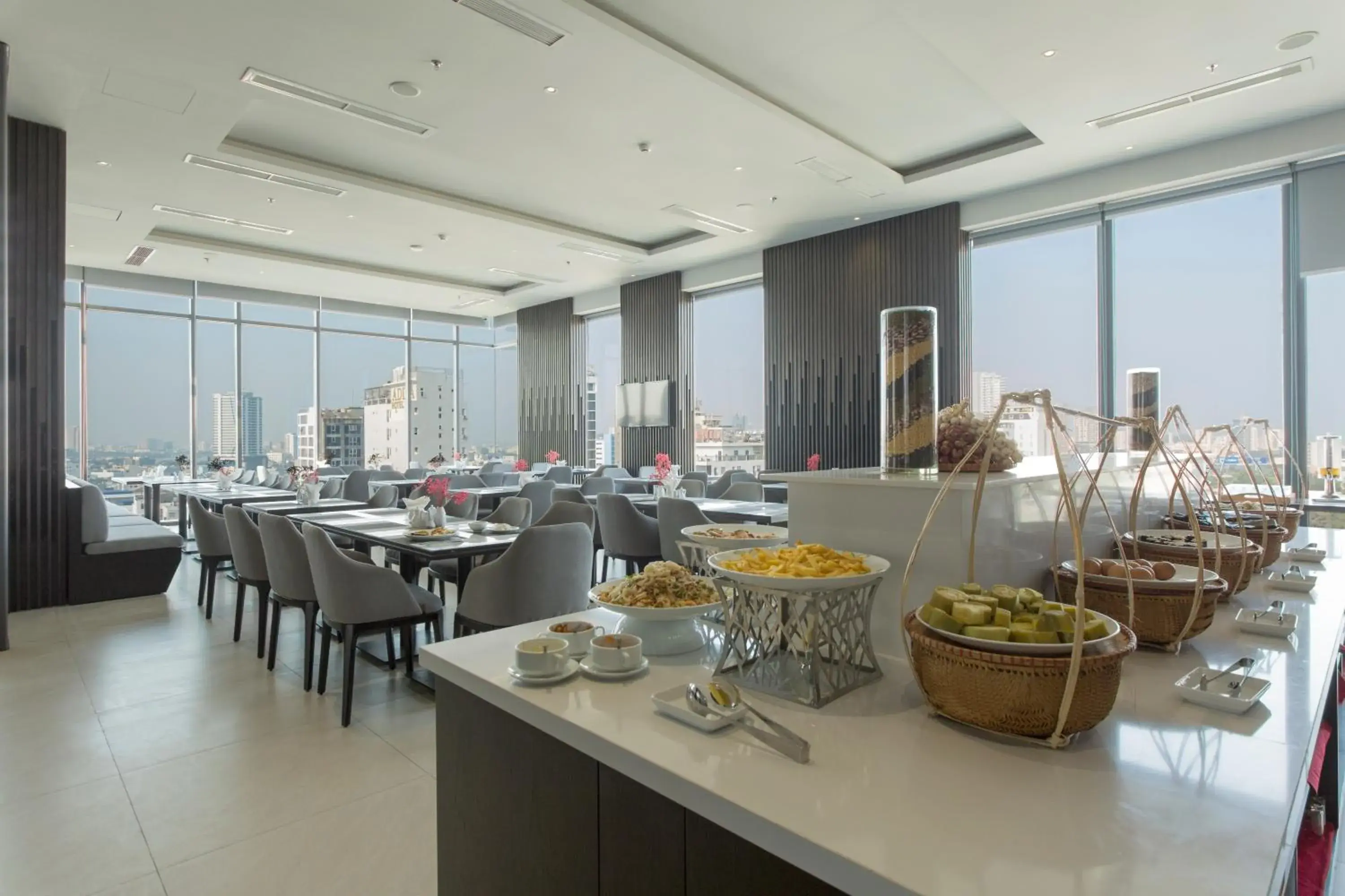 Restaurant/places to eat in Everland Hotel Restaurant/places to eat in Everland Hotel