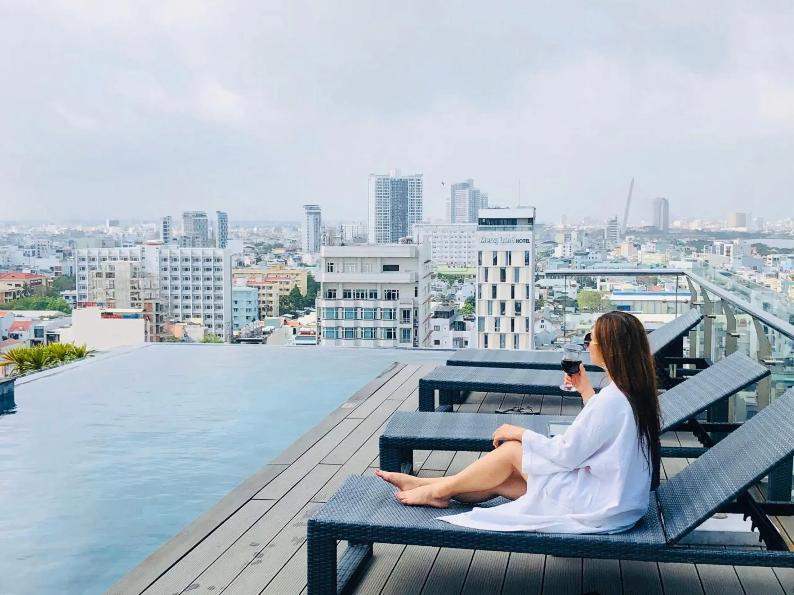 Swimming pool in Everland Hotel Swimming pool in Everland Hotel