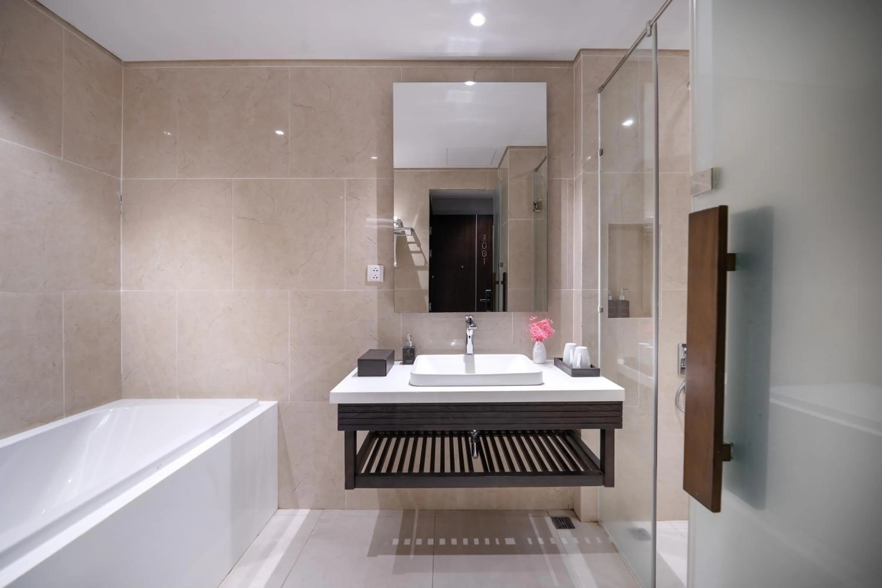 Bathroom in Everland Hotel