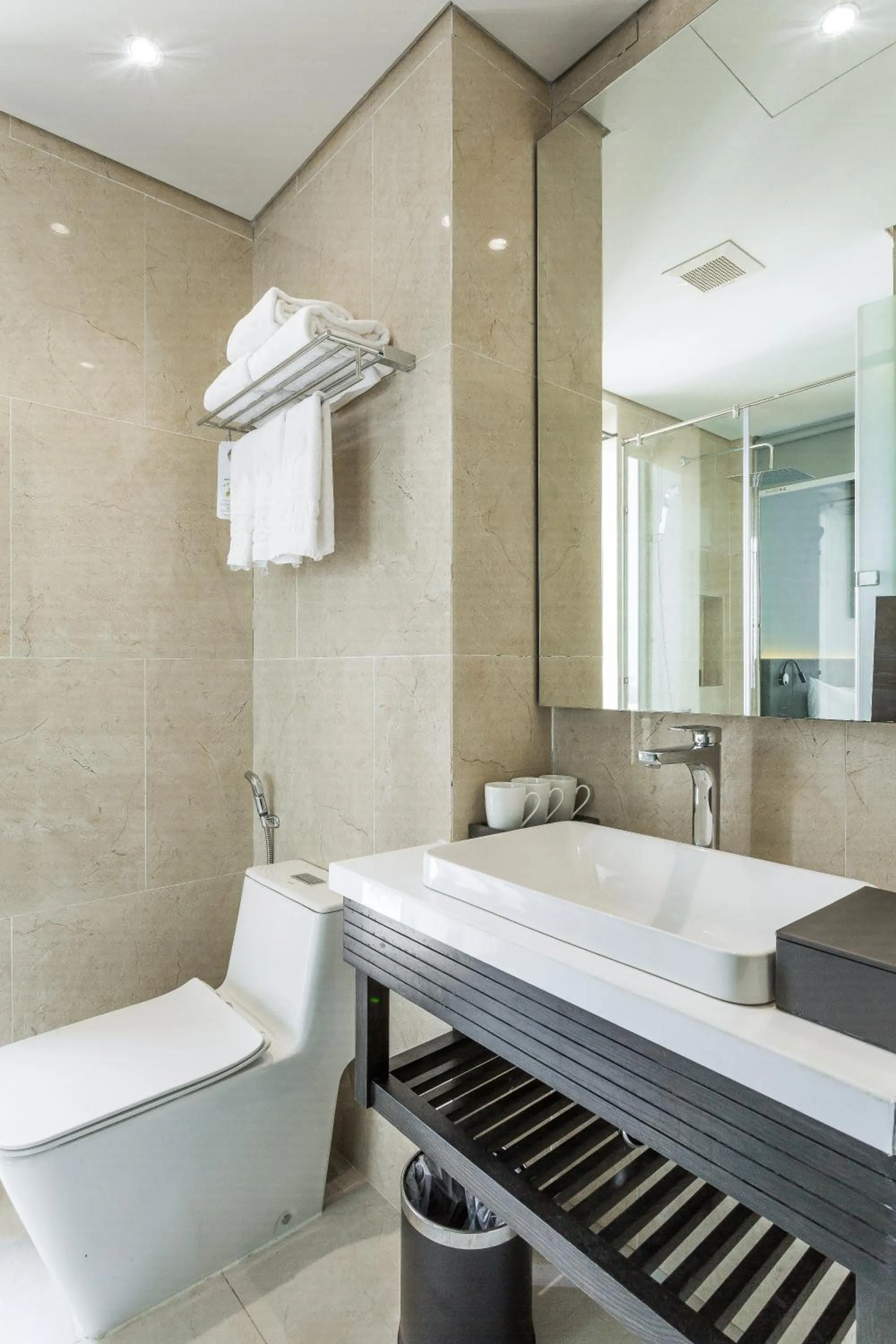 Shower in Everland Hotel