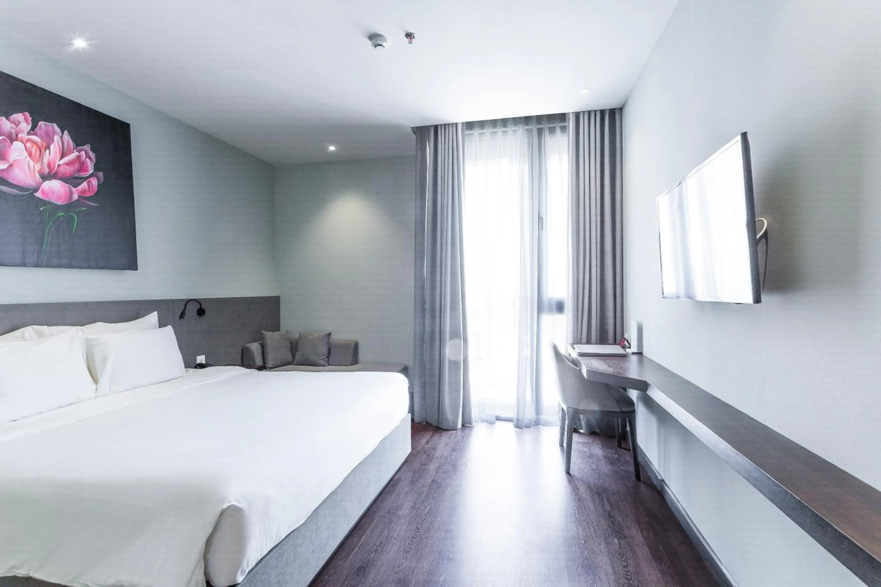 Photo of the whole room, Bed in Everland Hotel