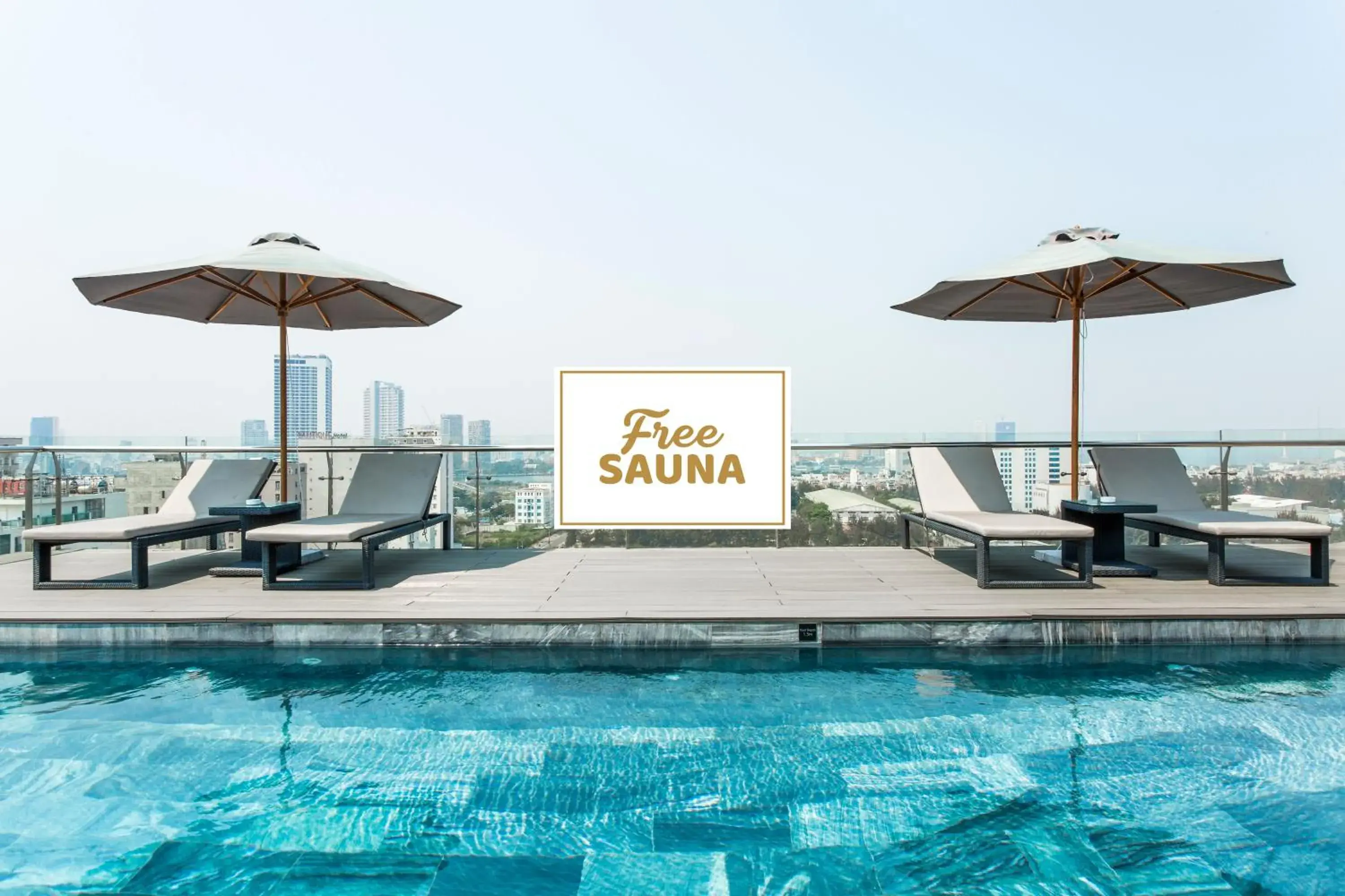 Swimming pool in Everland Hotel Swimming pool in Everland Hotel